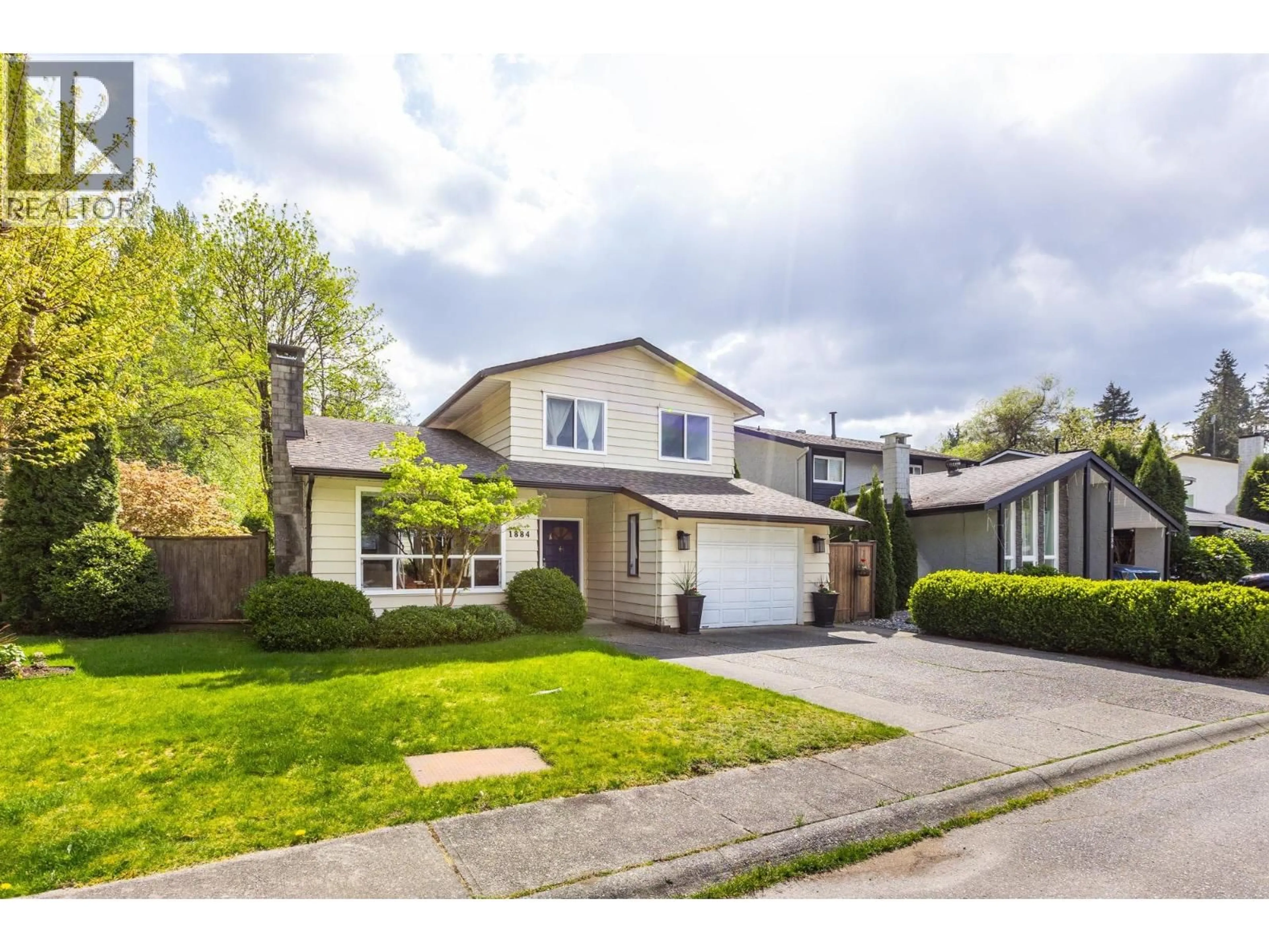 Home with vinyl exterior material, street for 1884 BLUFF WAY, Coquitlam British Columbia V3E1J2