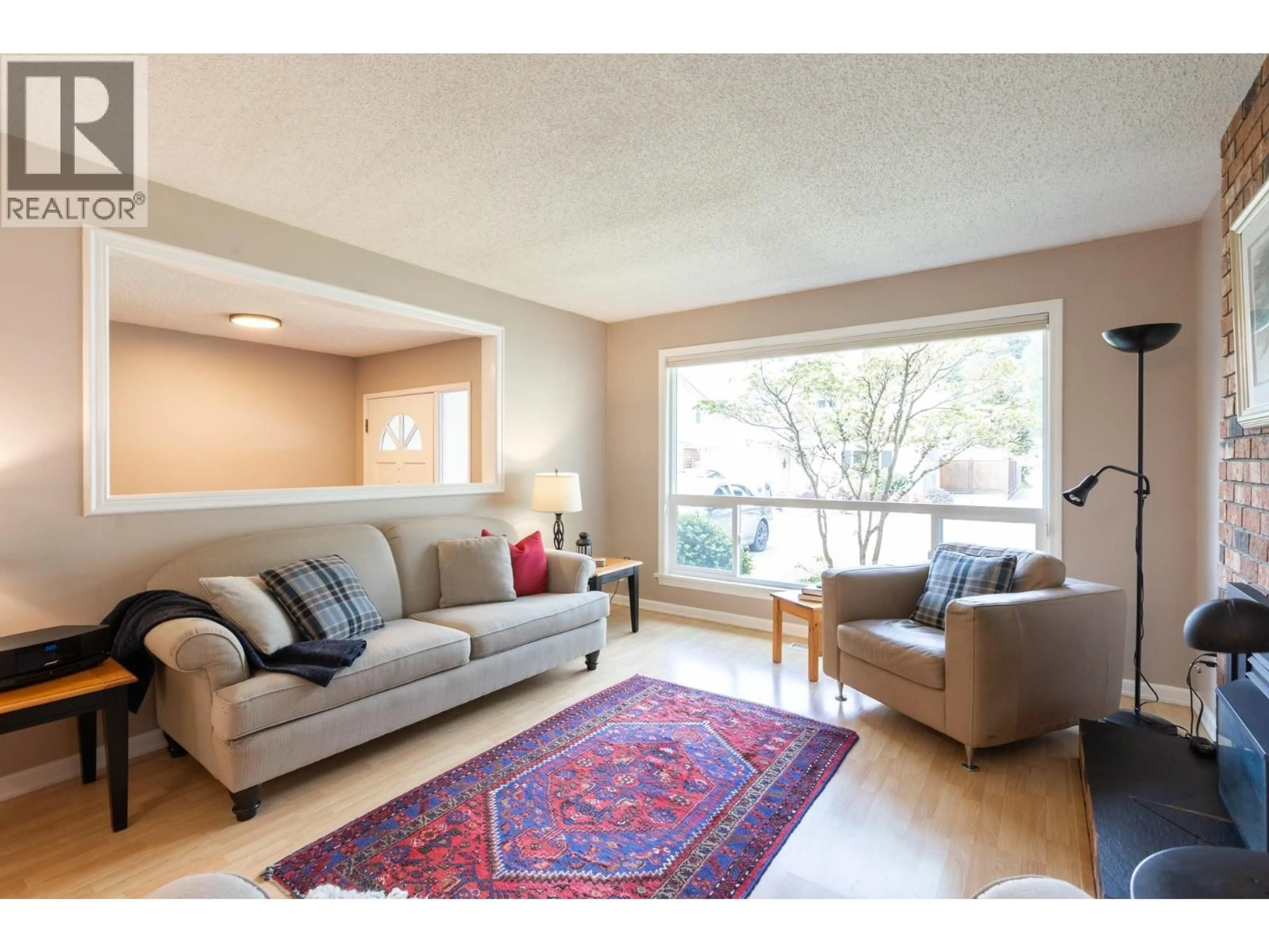 Living room with furniture, unknown for 1884 BLUFF WAY, Coquitlam British Columbia V3E1J2