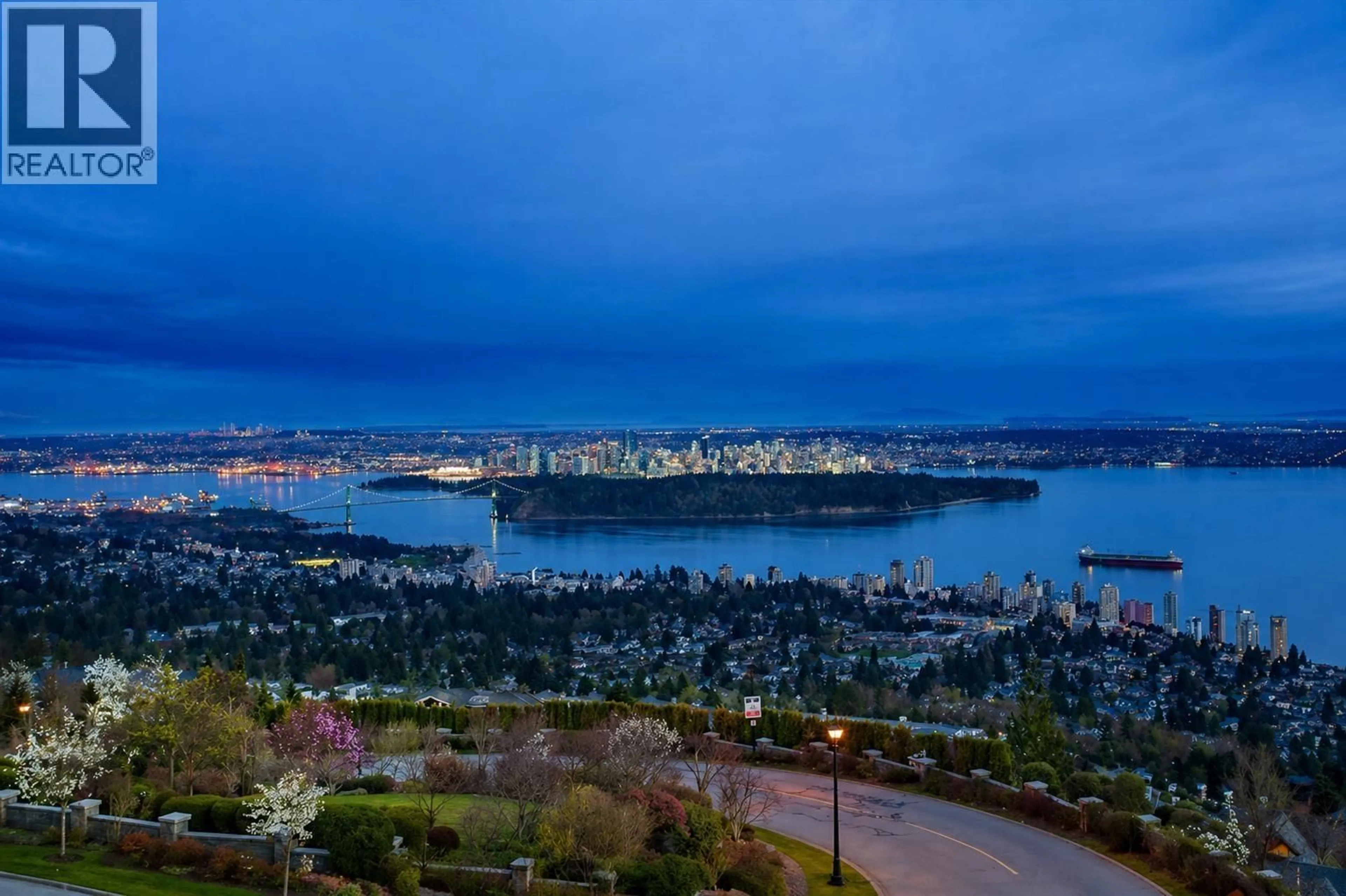 Blurry image for 2420 HALSTON COURT, West Vancouver British Columbia V7S3K3