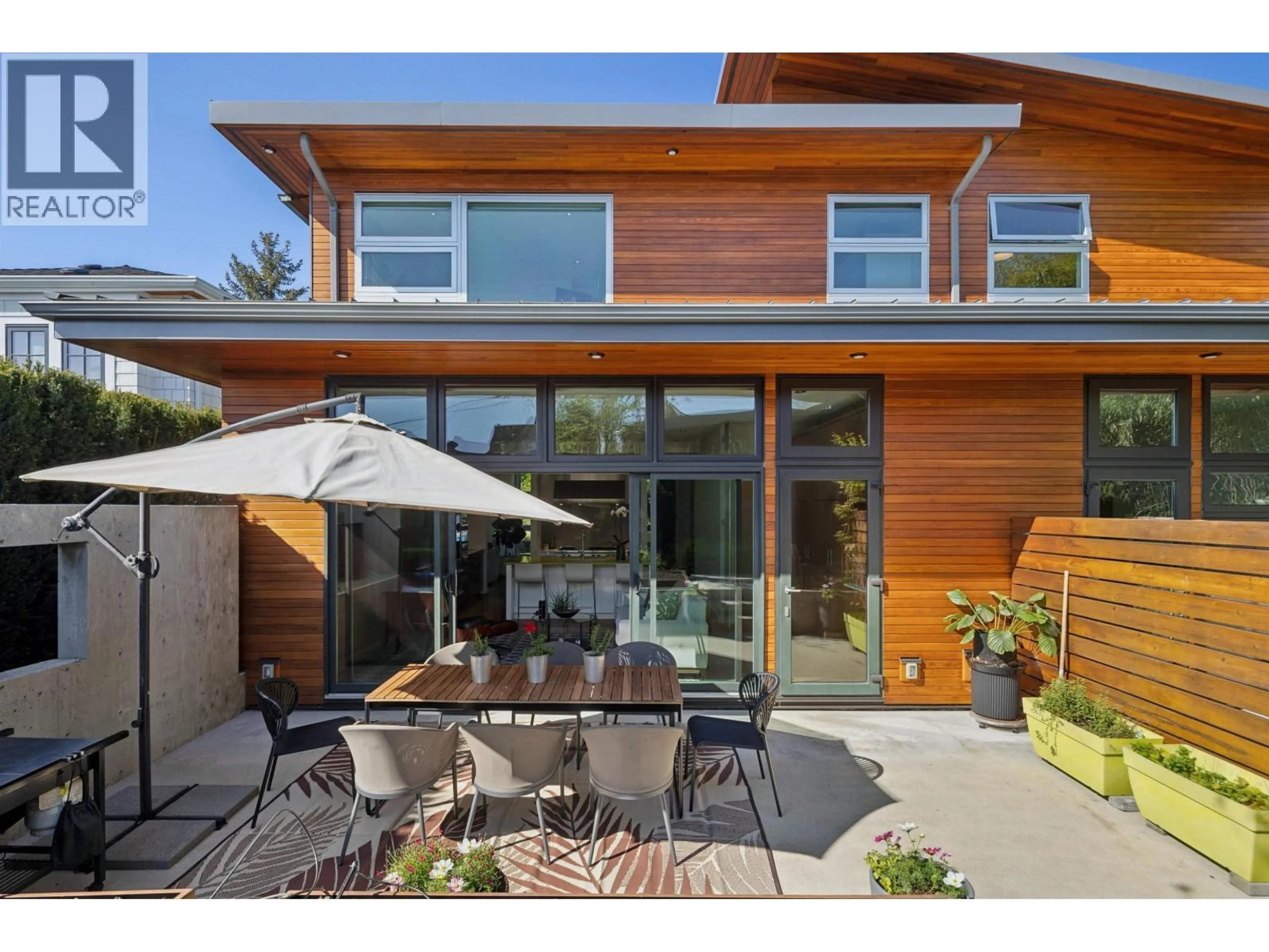 Patio, street for 626 22 AVENUE, Vancouver British Columbia V5V1V4