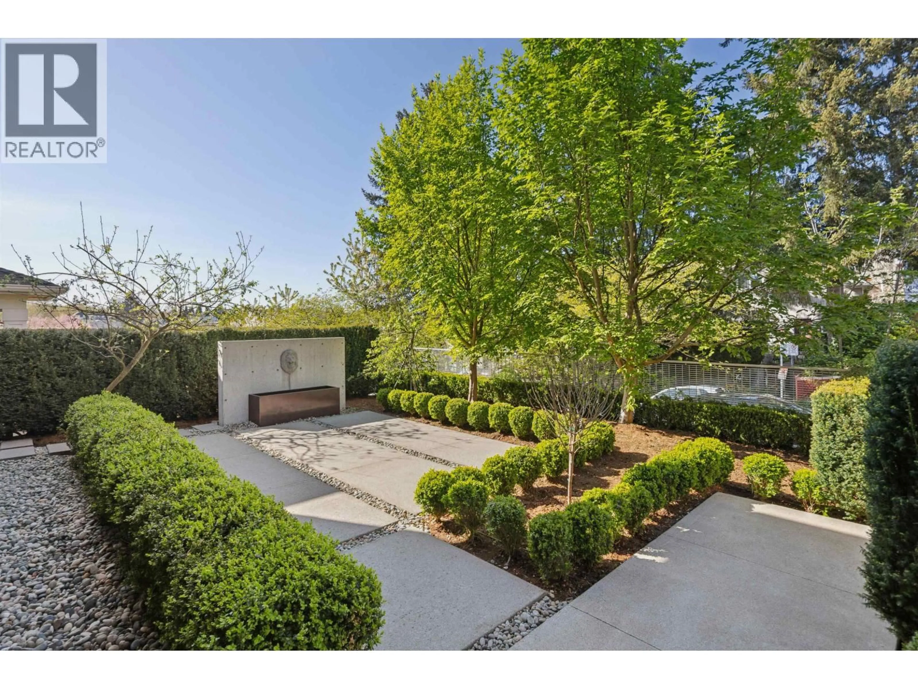 A pic from outside/outdoor area/front of a property/back of a property/a pic from drone, street for 626 22 AVENUE, Vancouver British Columbia V5V1V4