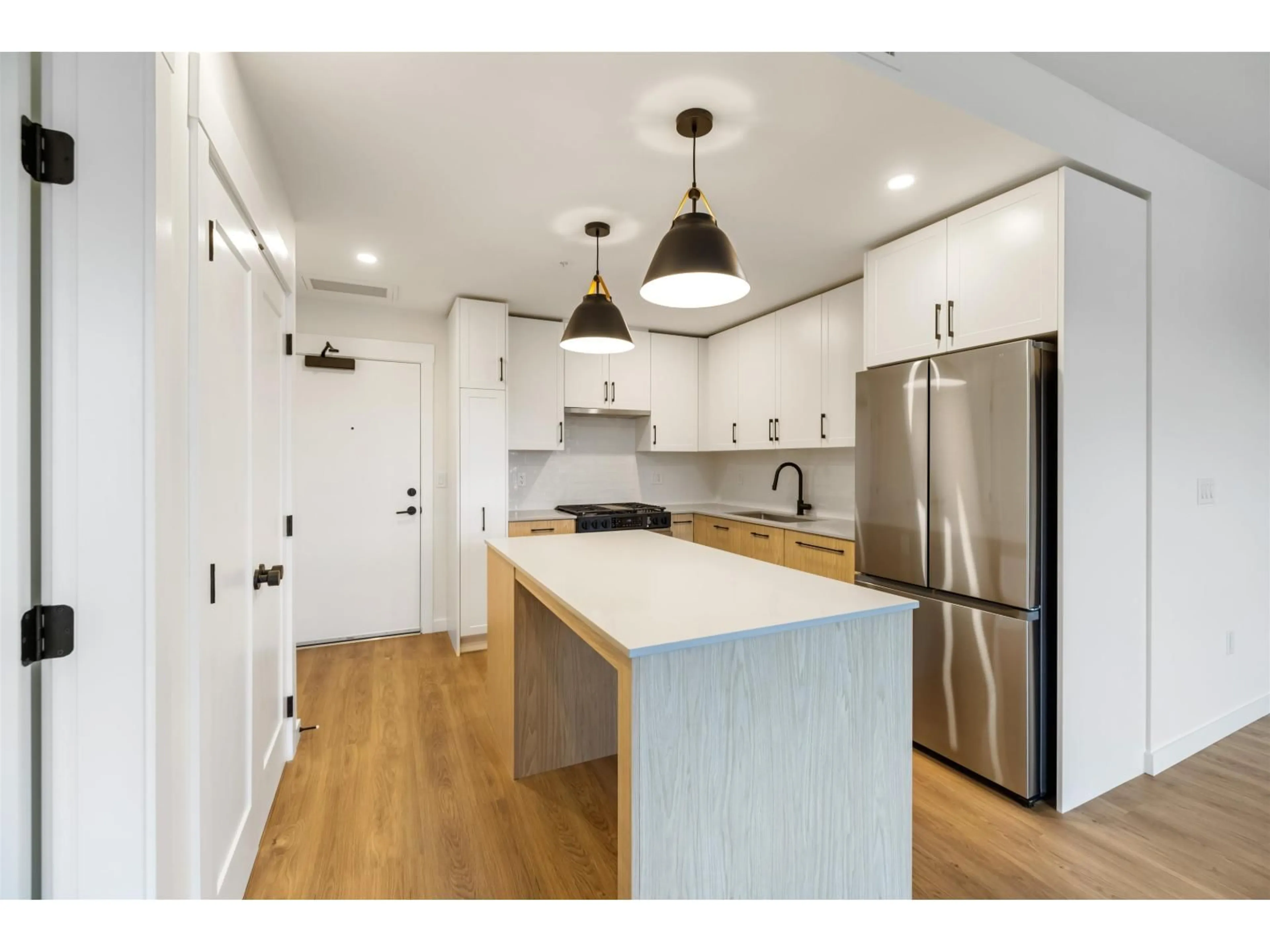 Open concept kitchen, unknown for 601 - 27218 ALDERGROVE TOWN CENTER DRIVE, Langley British Columbia V4W0E4
