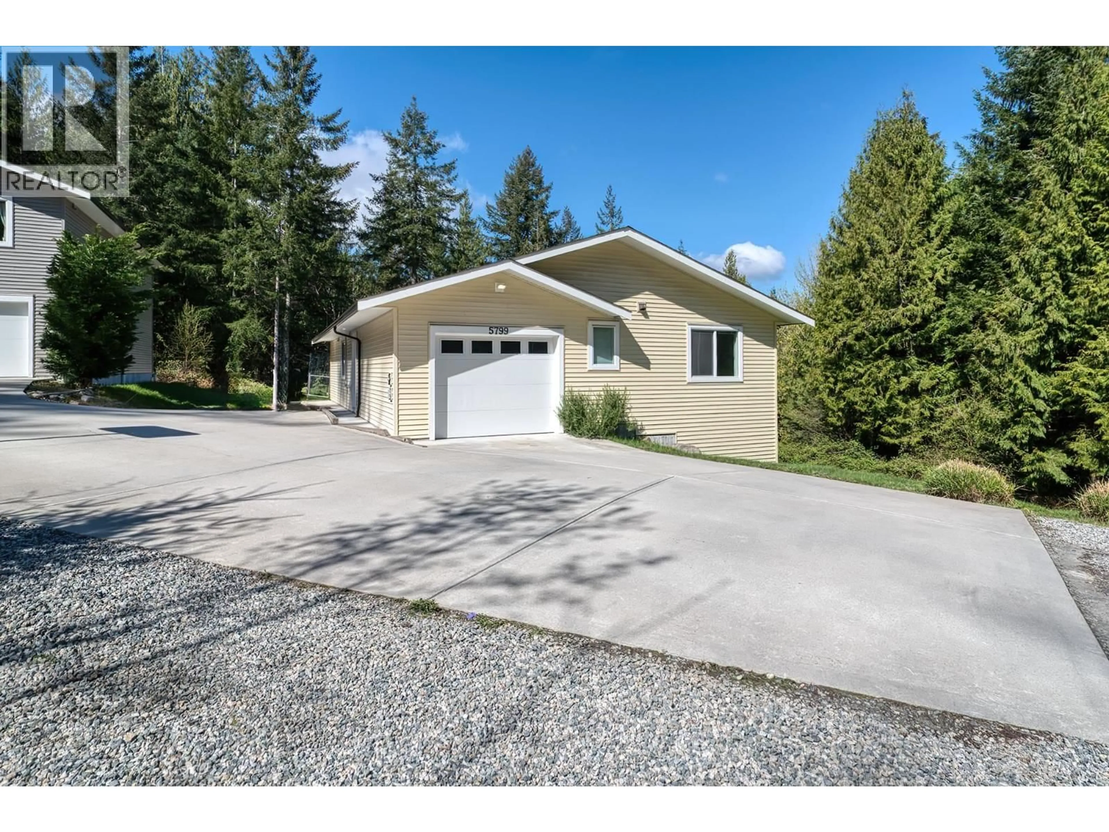Indoor garage for 5799 SANDY HOOK ROAD, Sechelt British Columbia V7Z0P1