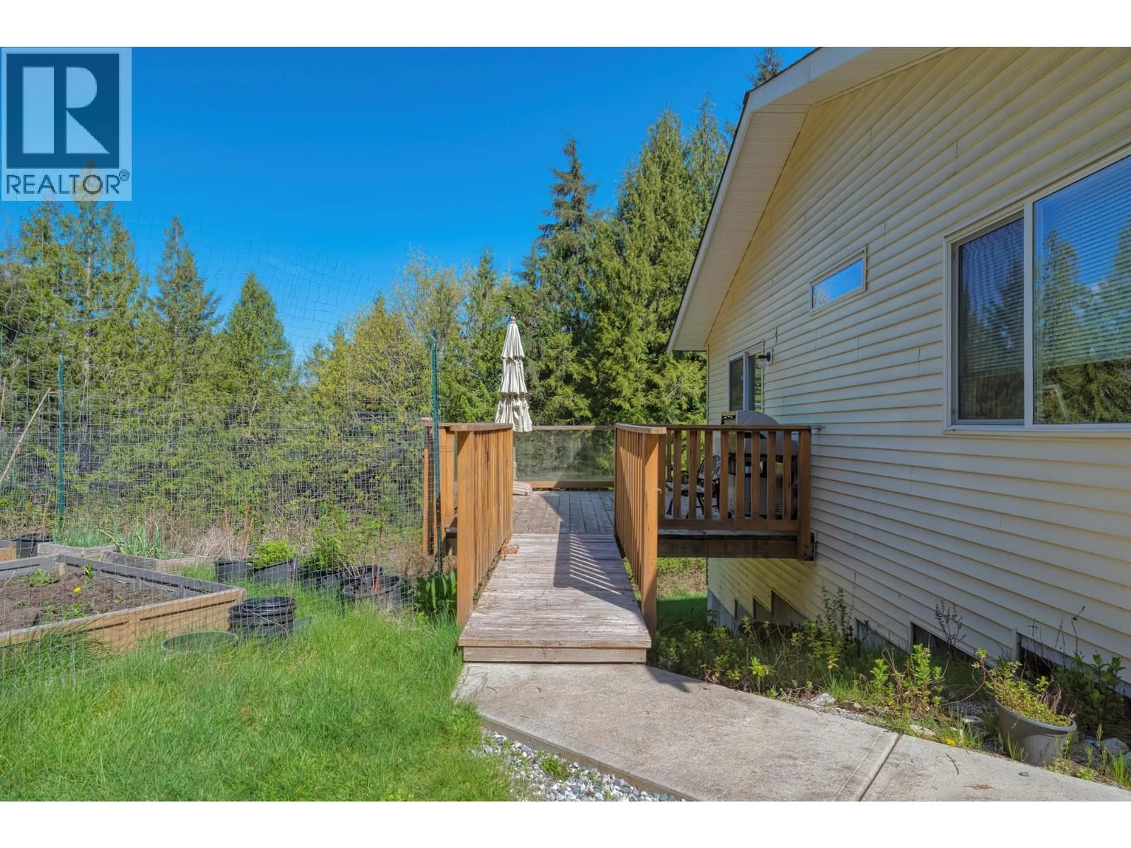 Patio, unknown for 5799 SANDY HOOK ROAD, Sechelt British Columbia V7Z0P1