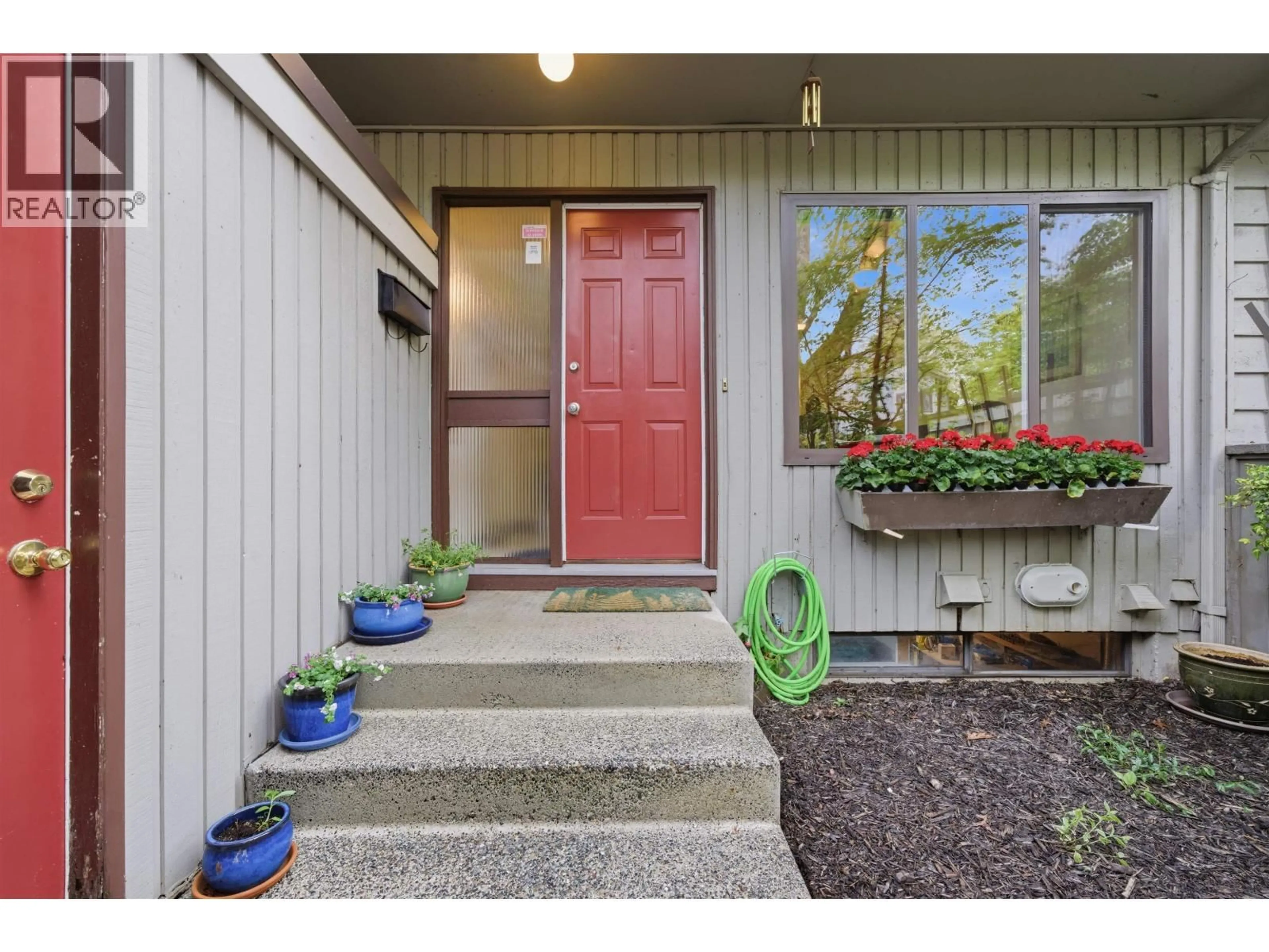 Indoor entryway for 4748 LAURELWOOD PLACE, Burnaby British Columbia V5G4B2