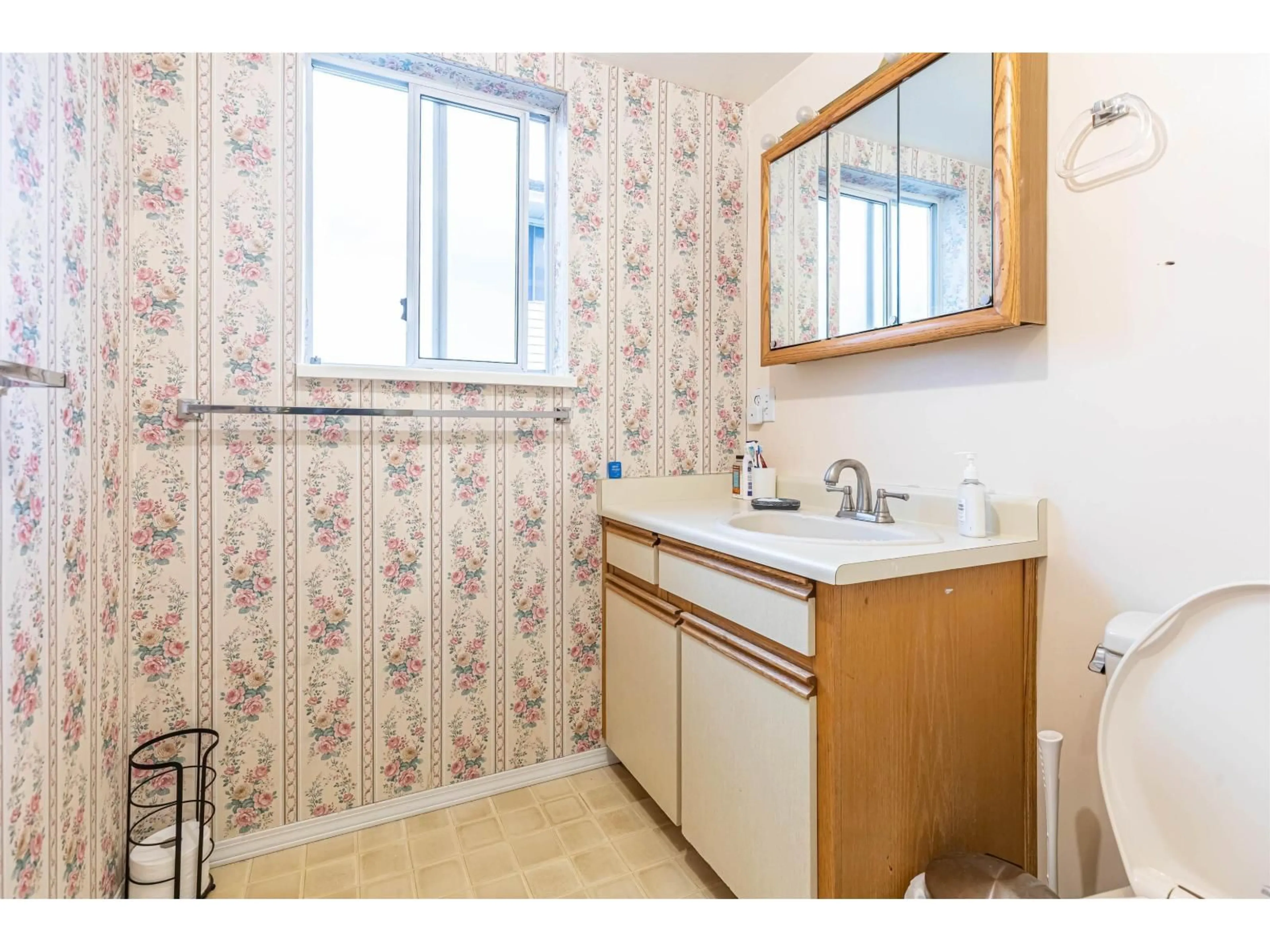 Standard bathroom, ceramic/tile floor for 14312 69A AVENUE, Surrey British Columbia V3W0E2
