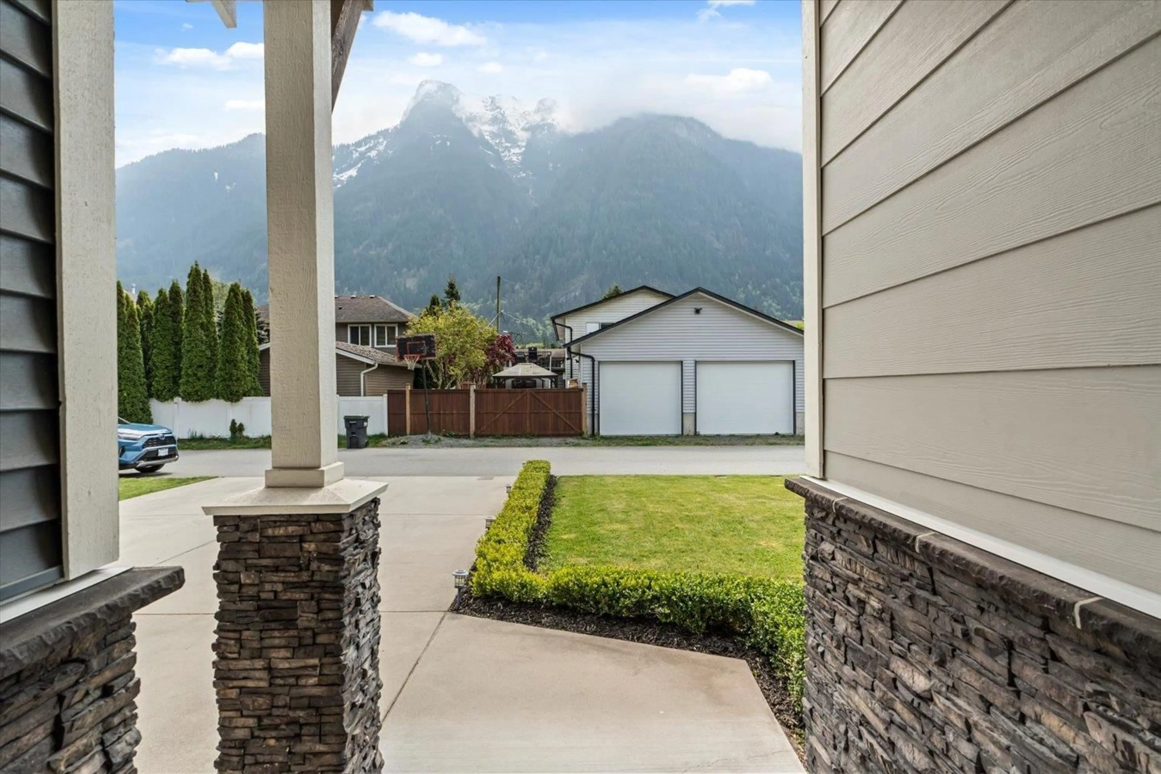 Patio, mountain view for 65561 SKYLARK LANE, Hope British Columbia V0X1L1
