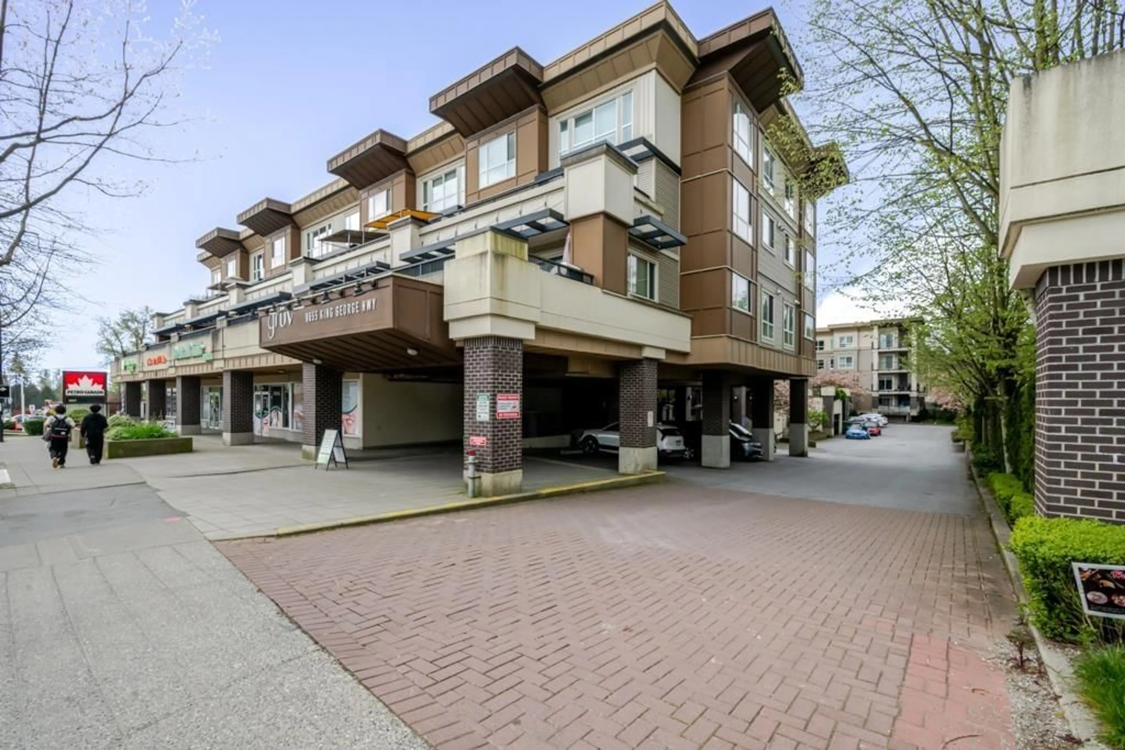 Patio, building for 309 - 9655 KING GEORGE BOULEVARD, Surrey British Columbia V3T0C7