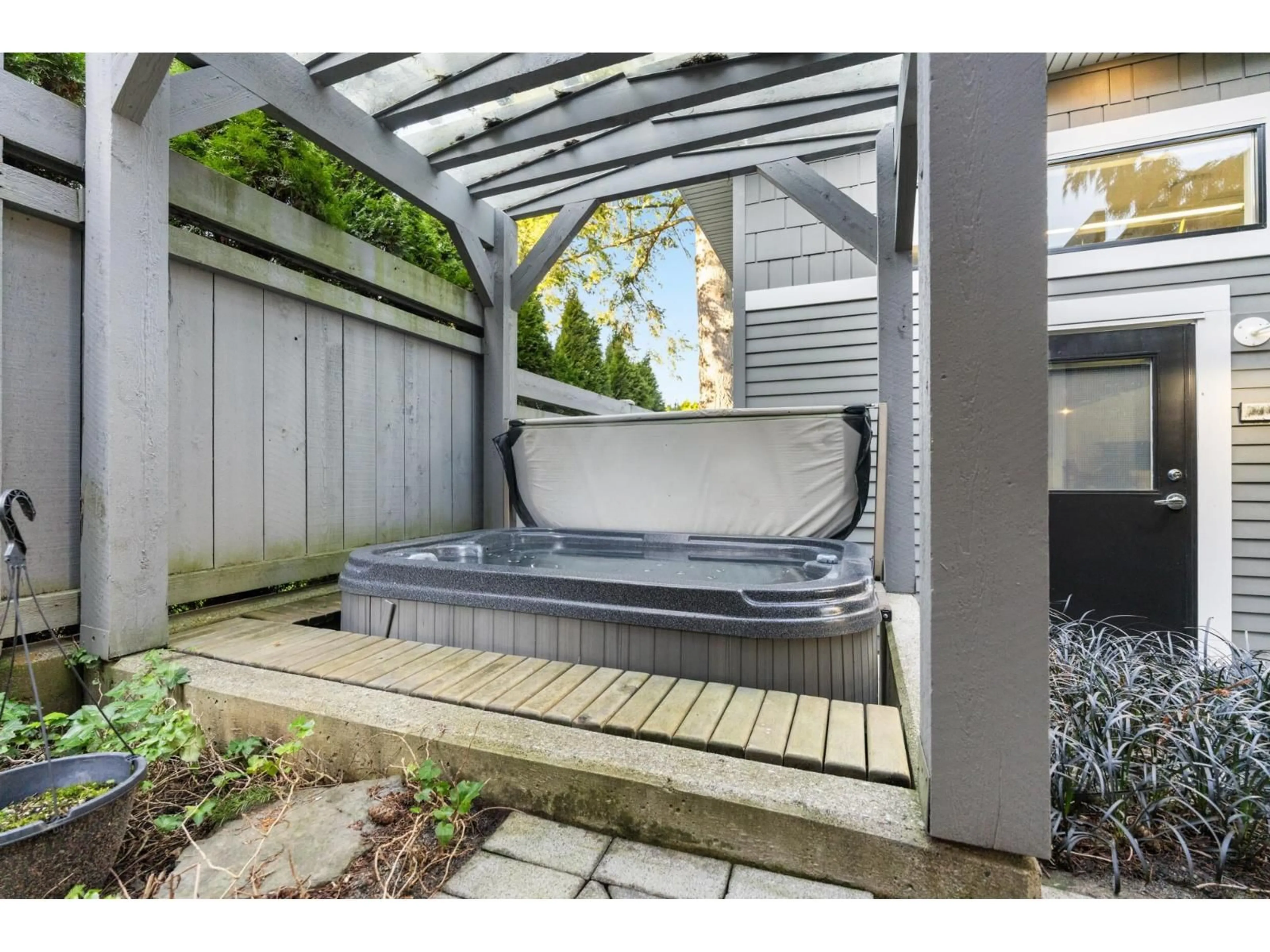Patio, street for 15461 18TH AVENUE, Surrey British Columbia V4A1X1