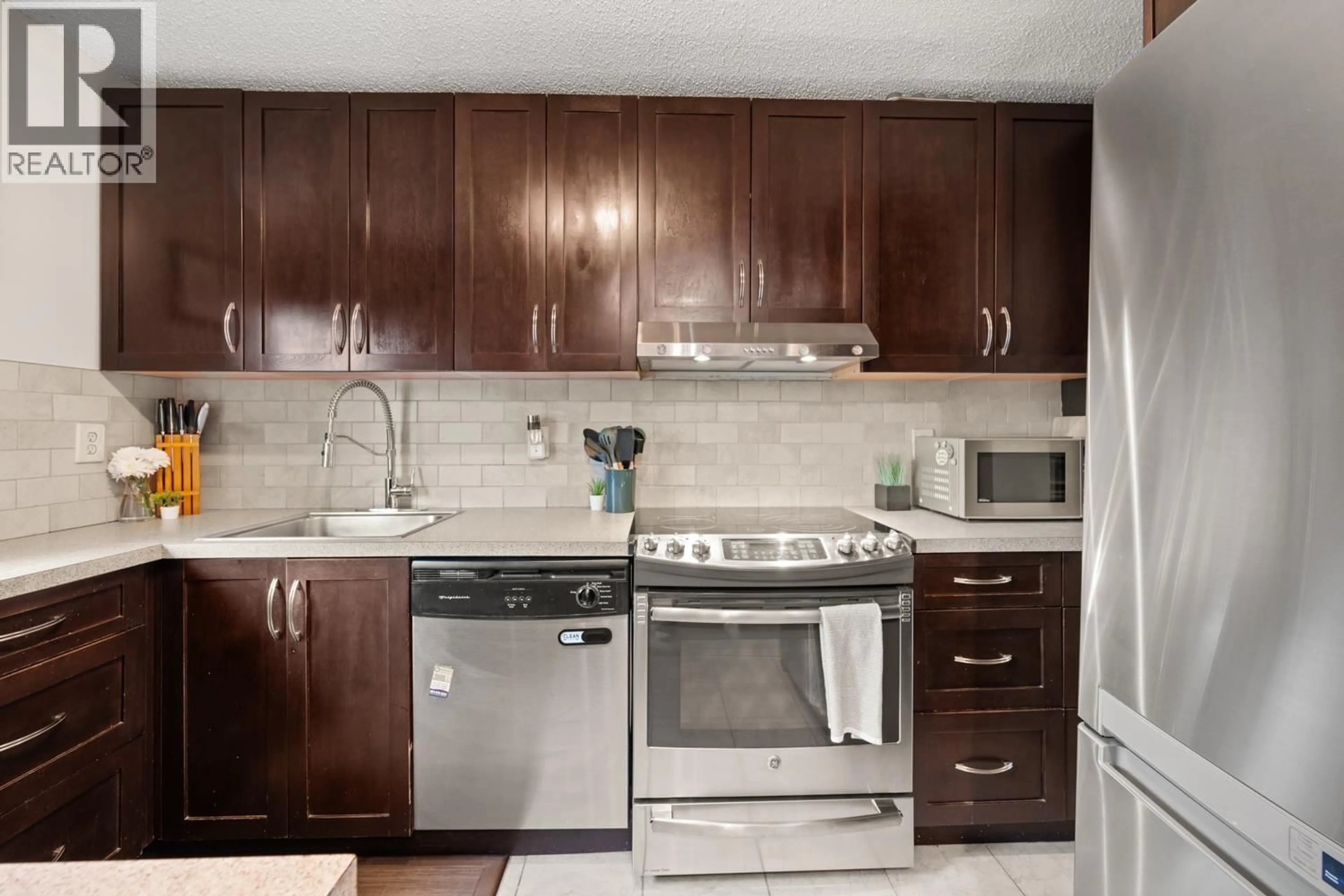 Standard kitchen, unknown for 48 - 11160 KINGSGROVE AVENUE, Richmond British Columbia V7A3A9