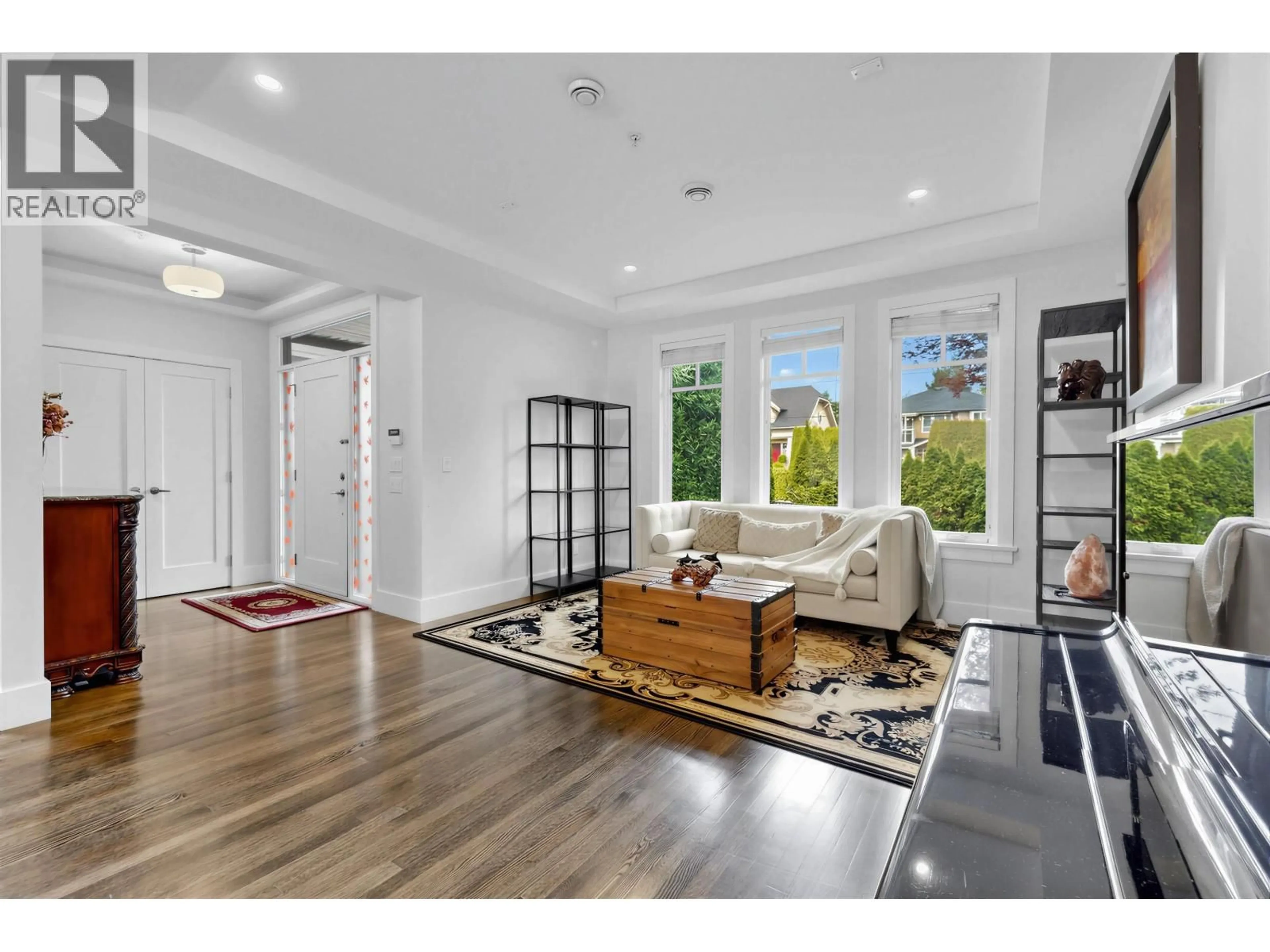 Indoor entryway for 1 - 2922 41ST AVENUE, Vancouver British Columbia V6N3C7