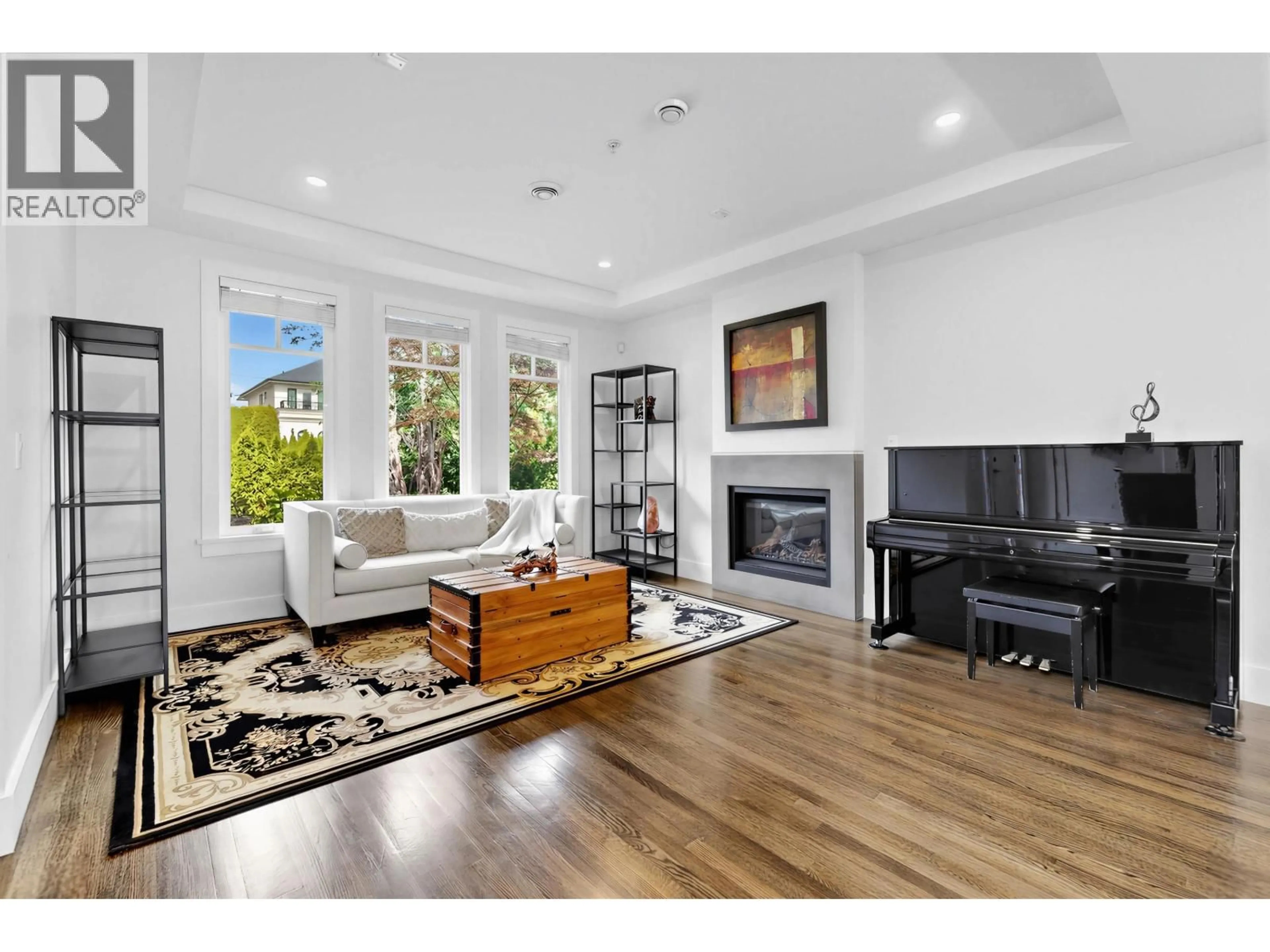 Living room with furniture, wood/laminate floor for 1 - 2922 41ST AVENUE, Vancouver British Columbia V6N3C7
