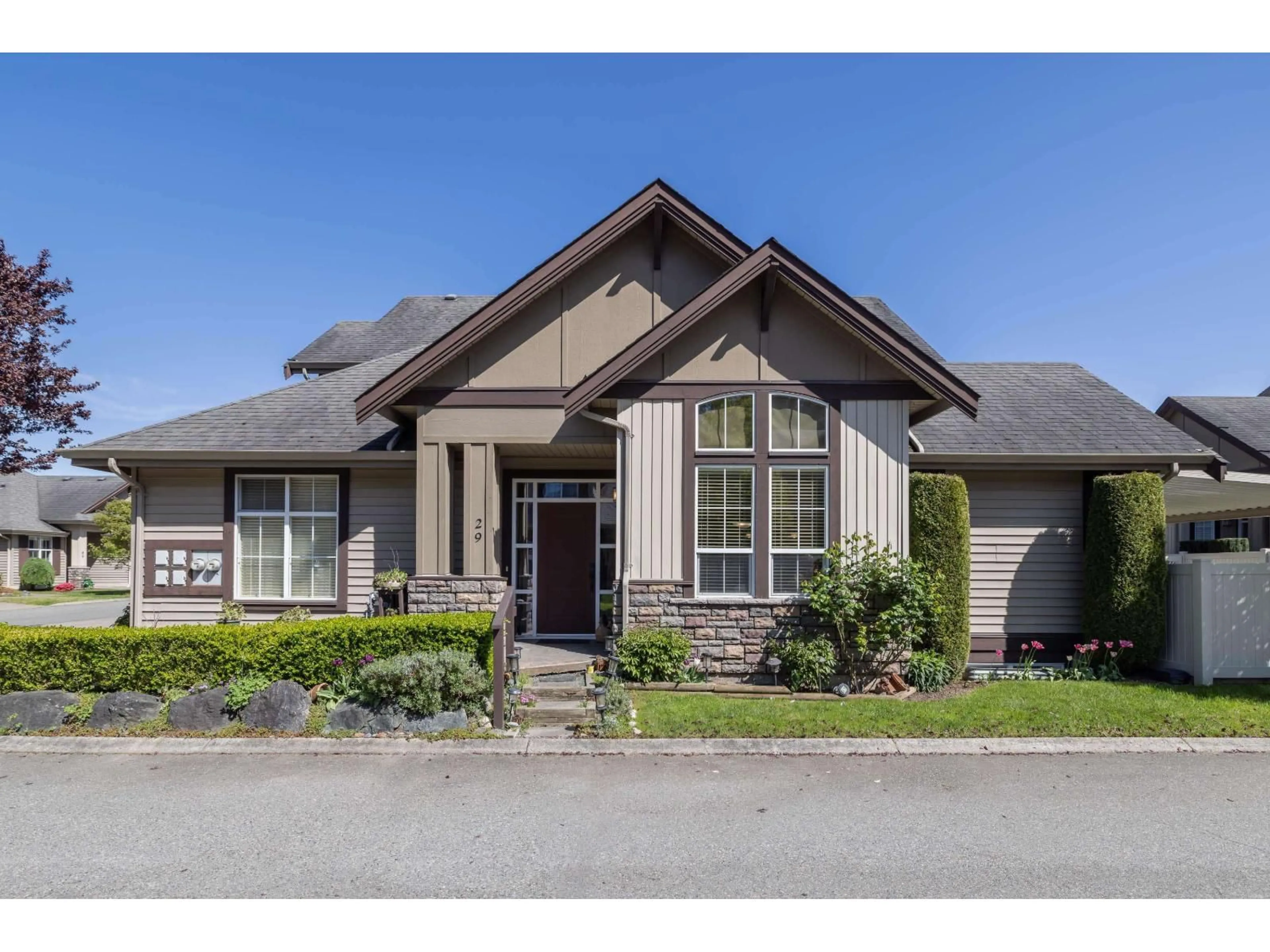Home with vinyl exterior material, street for 29 - 6577 SOUTHDOWNE PLACE, Chilliwack British Columbia V2R0H4