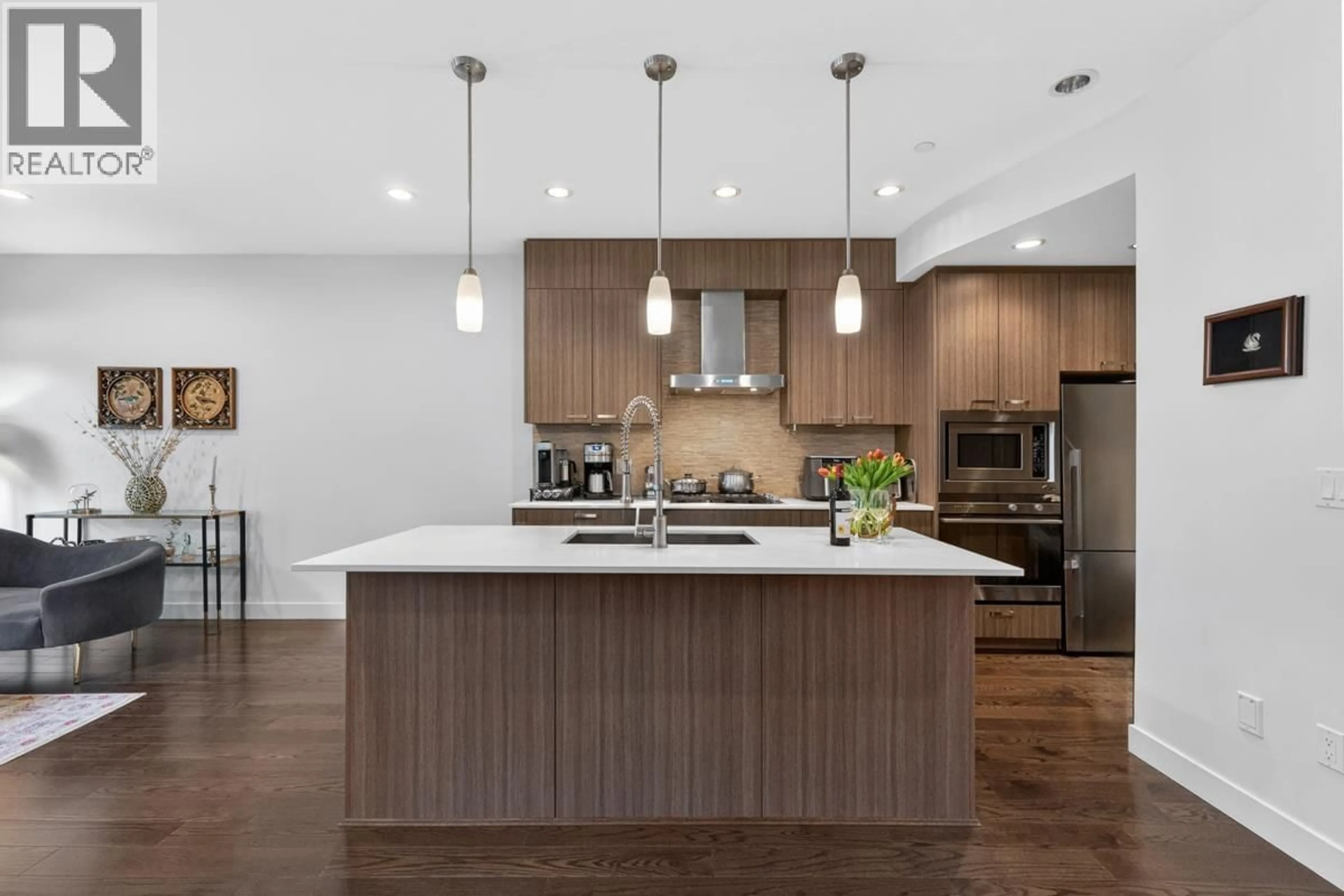 Open concept kitchen, wood/laminate floor for 621 14TH STREET STREET, West Vancouver British Columbia V7T0A4