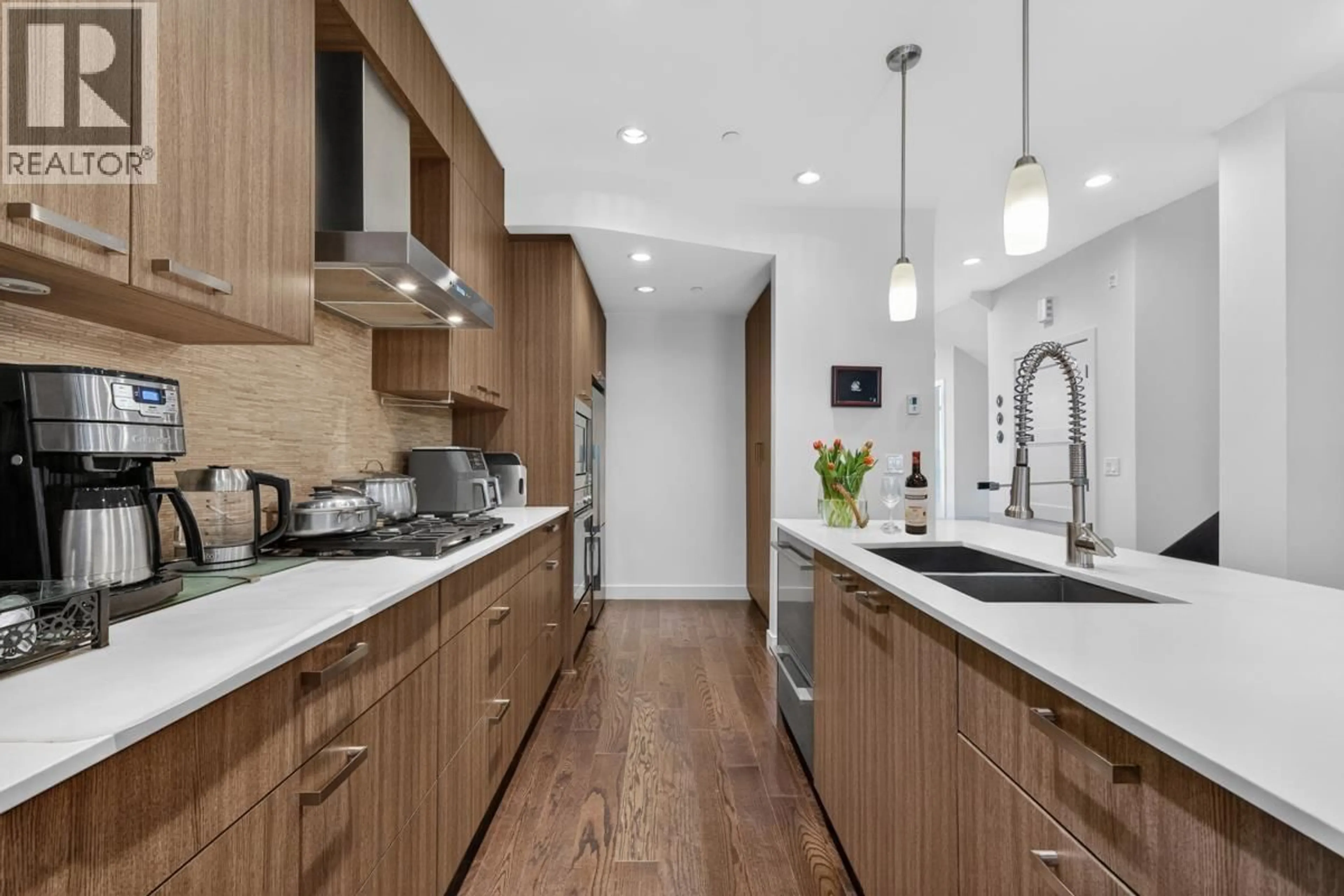 Contemporary kitchen, unknown for 621 14TH STREET STREET, West Vancouver British Columbia V7T0A4