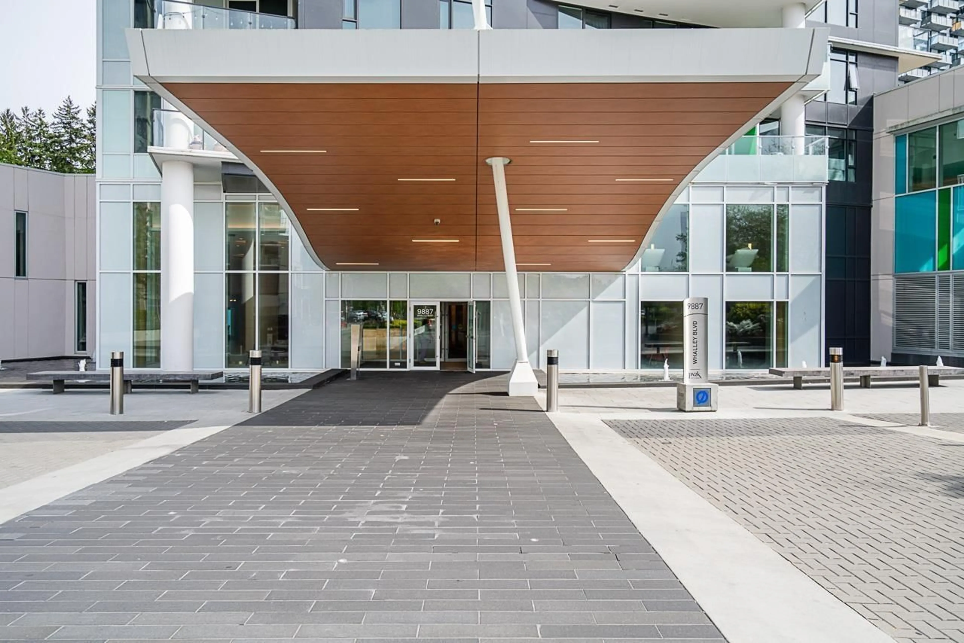 Indoor foyer for 1408 - 9887 WHALLEY BOULEVARD, Surrey British Columbia V3T0P4