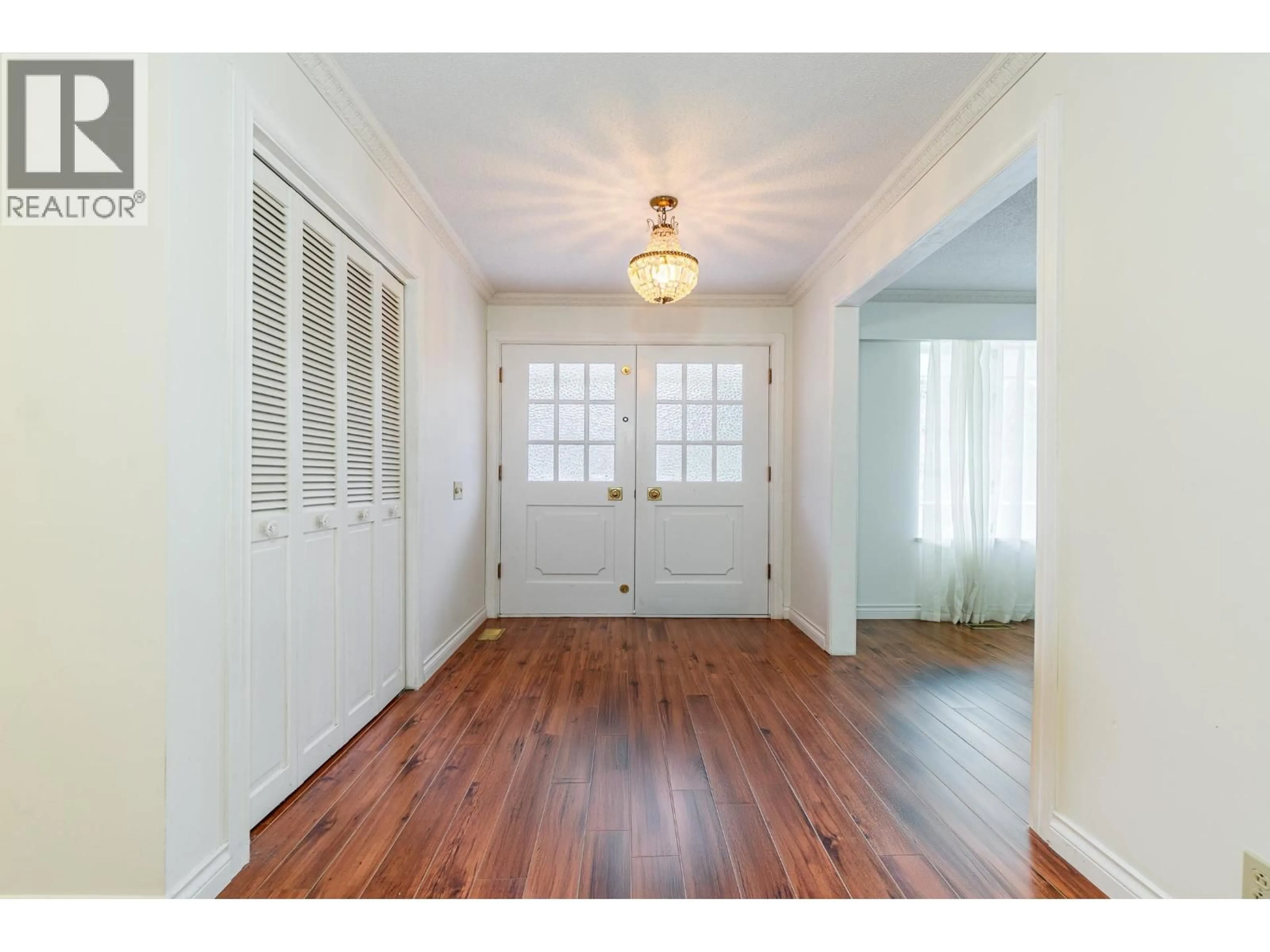 Indoor entryway for 5725 CRANLEY DRIVE, West Vancouver British Columbia V7V4B3