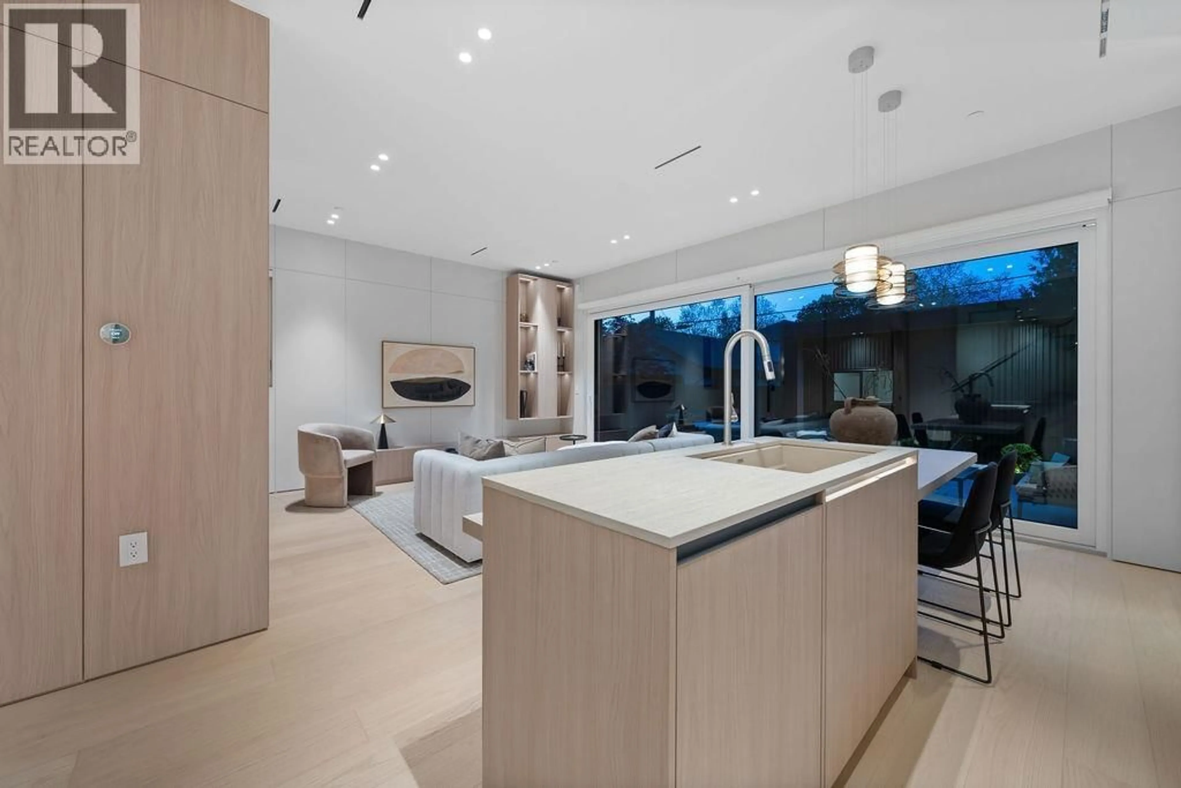 Unknown for 2 - 2935 15TH AVENUE, Vancouver British Columbia V6K3A2