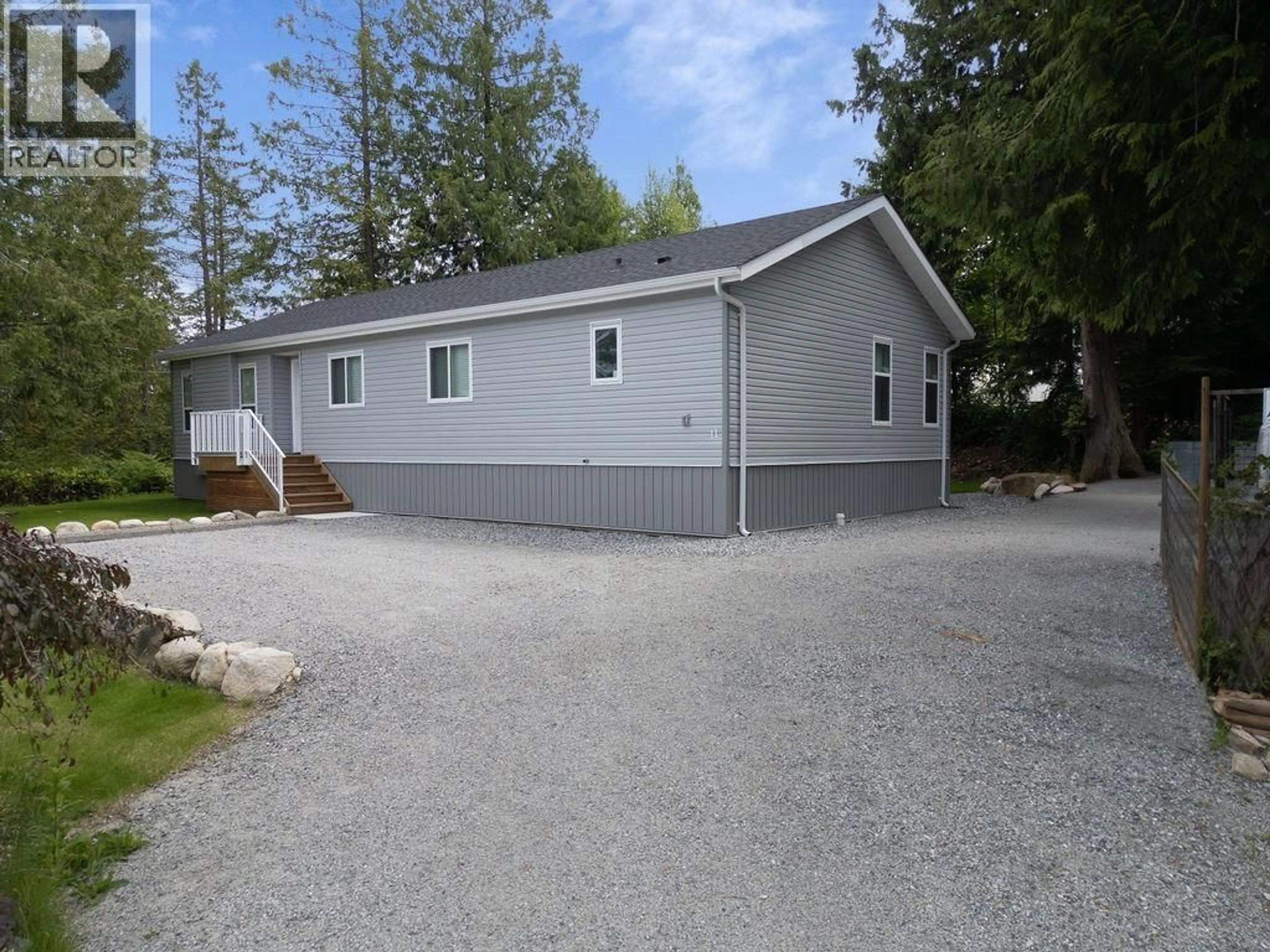 Home with vinyl exterior material, street for 11 - 1416 NORTH ROAD, Gibsons British Columbia V0N1V1