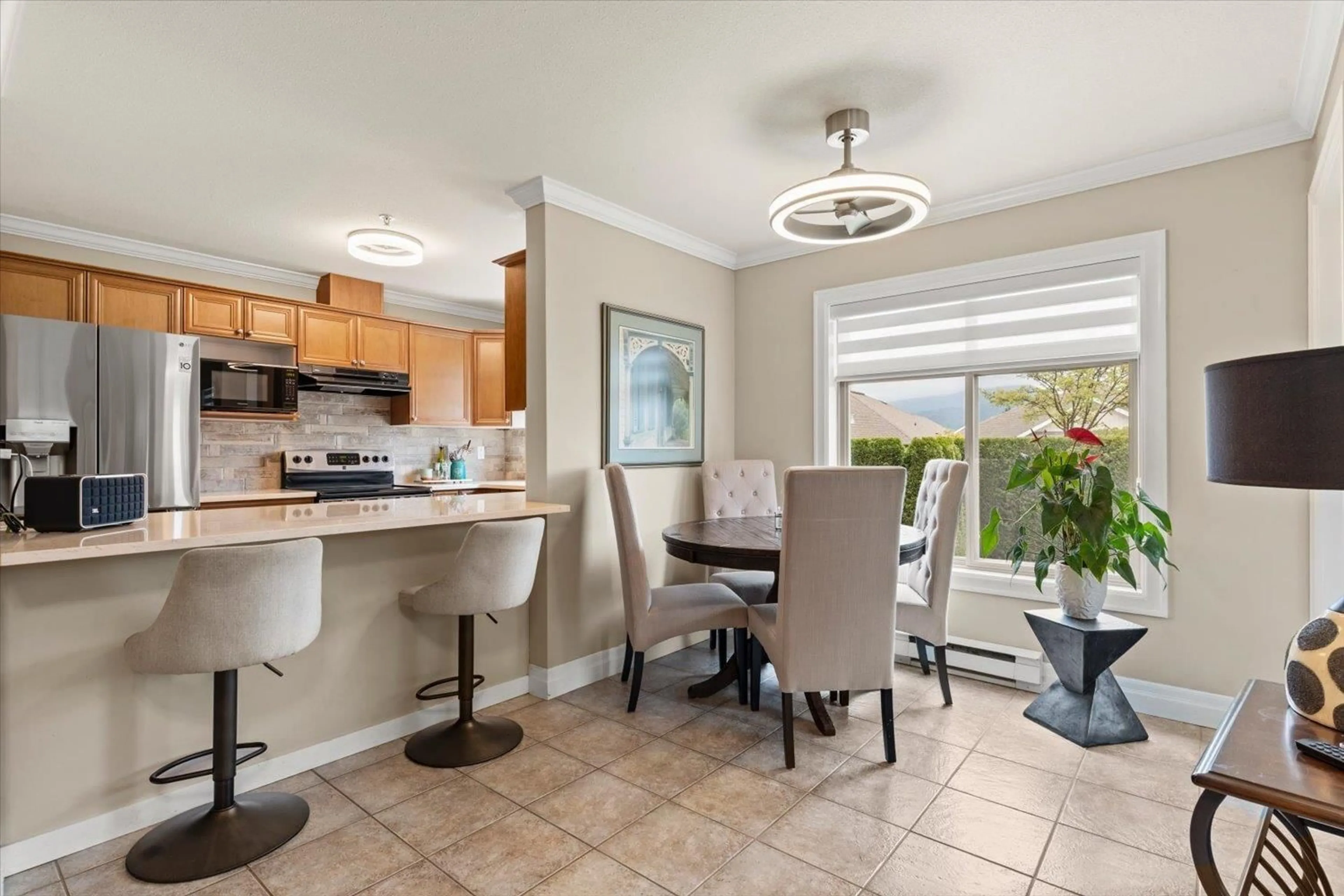 Open concept kitchen, ceramic/tile floor for 116 - 45769 STEVENSON ROAD, Chilliwack British Columbia V2R5Z2