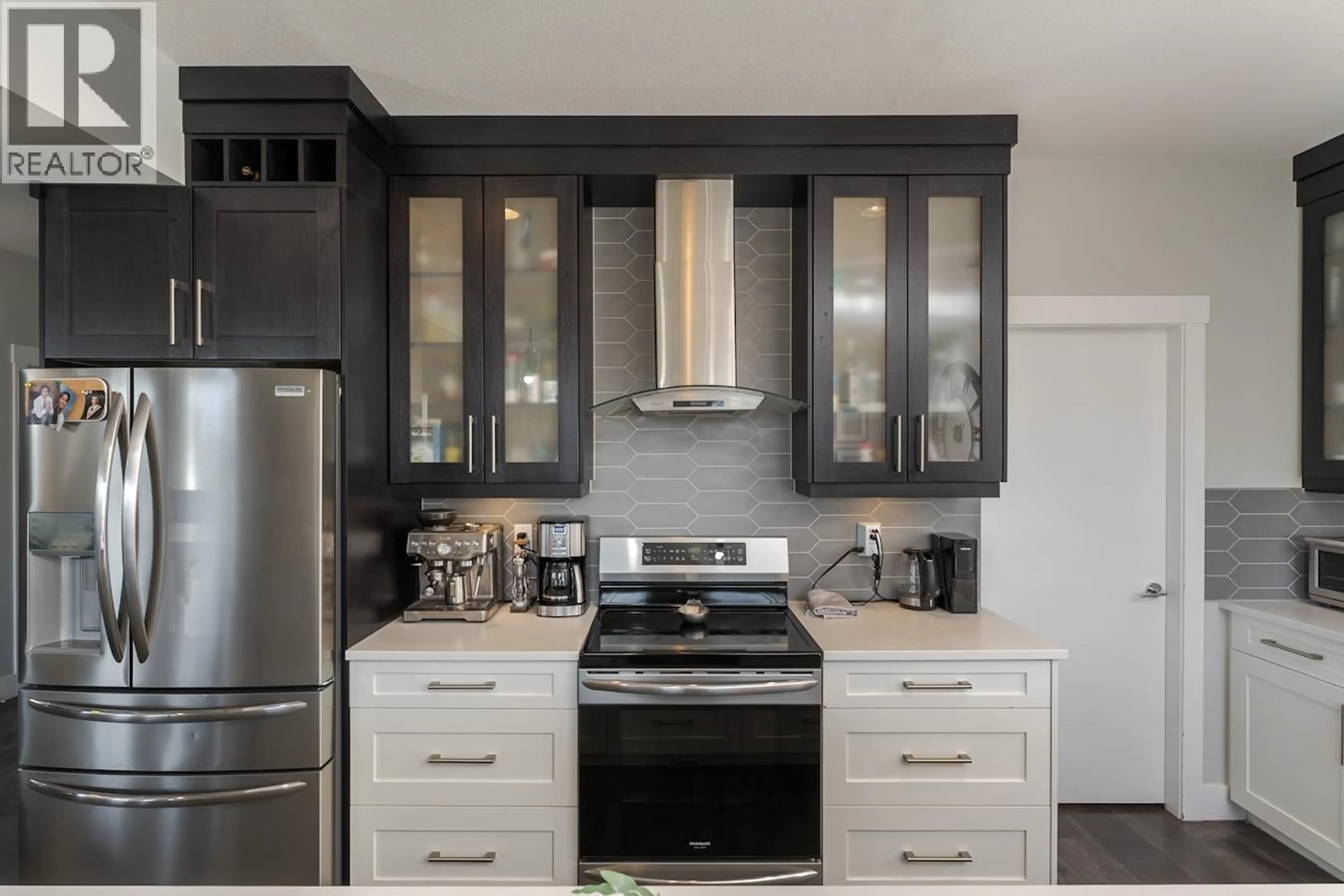 Contemporary kitchen, unknown for 2480 CARMICHAEL PLACE, Prince George British Columbia V2N0B9
