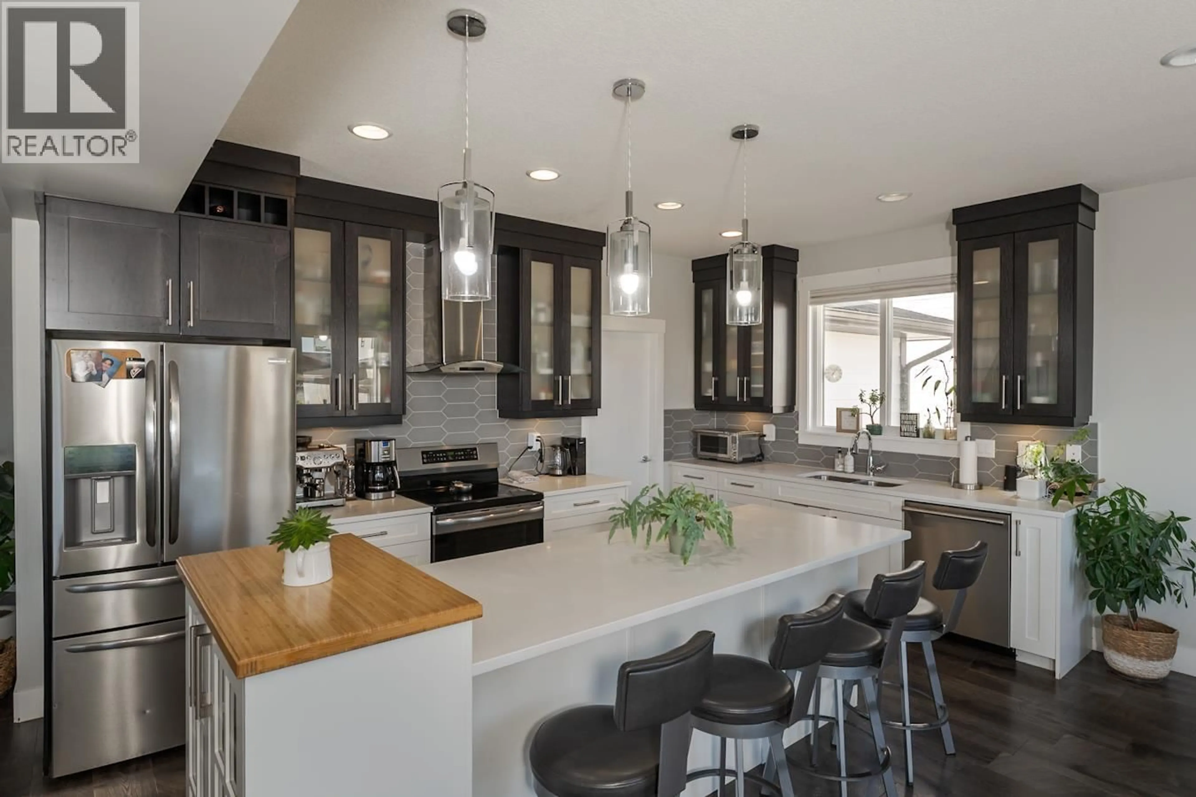 Contemporary kitchen, unknown for 2480 CARMICHAEL PLACE, Prince George British Columbia V2N0B9