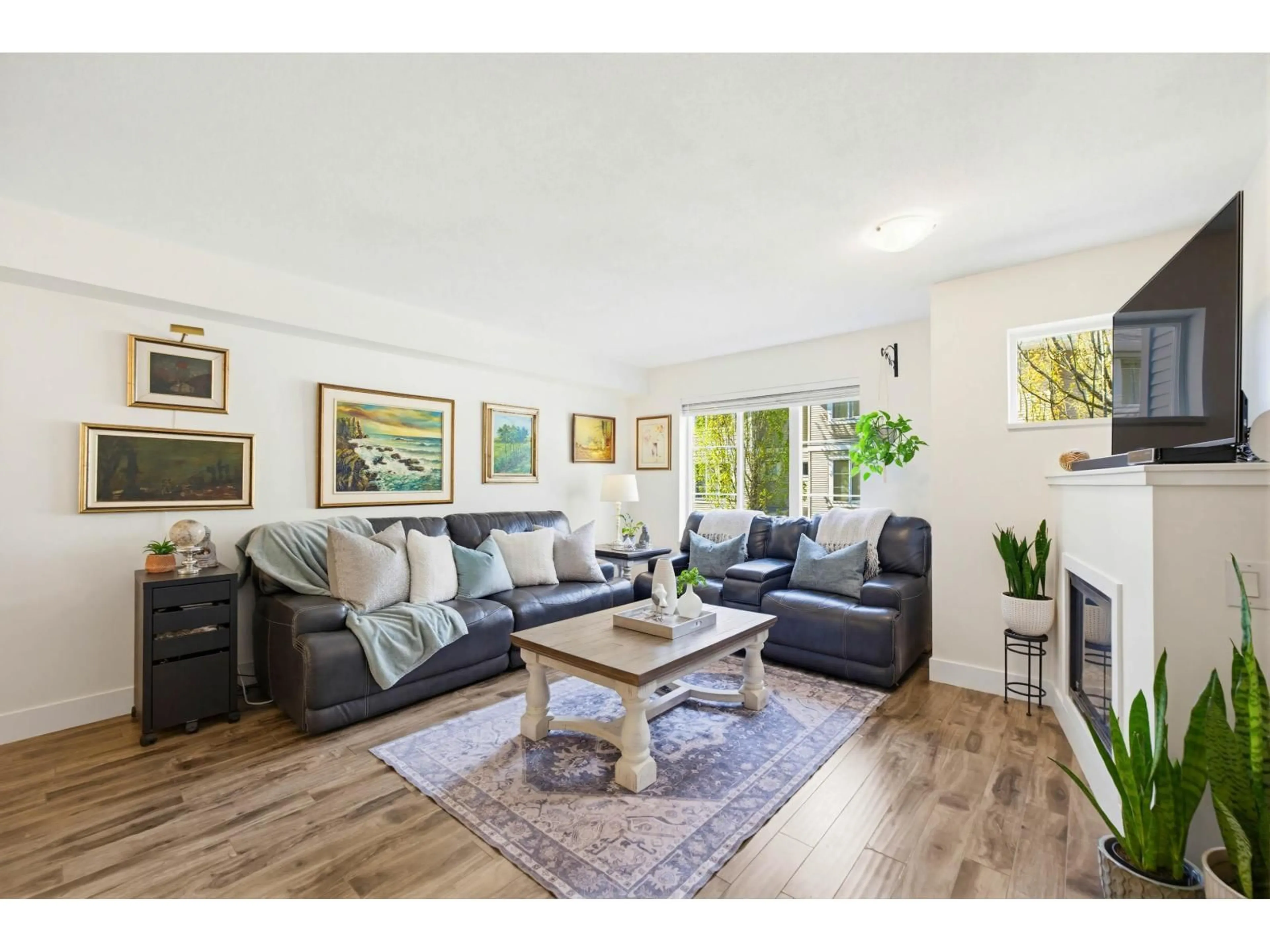 Living room with furniture, wood/laminate floor for 73 - 15155 62A AVENUE, Surrey British Columbia V3S8A6