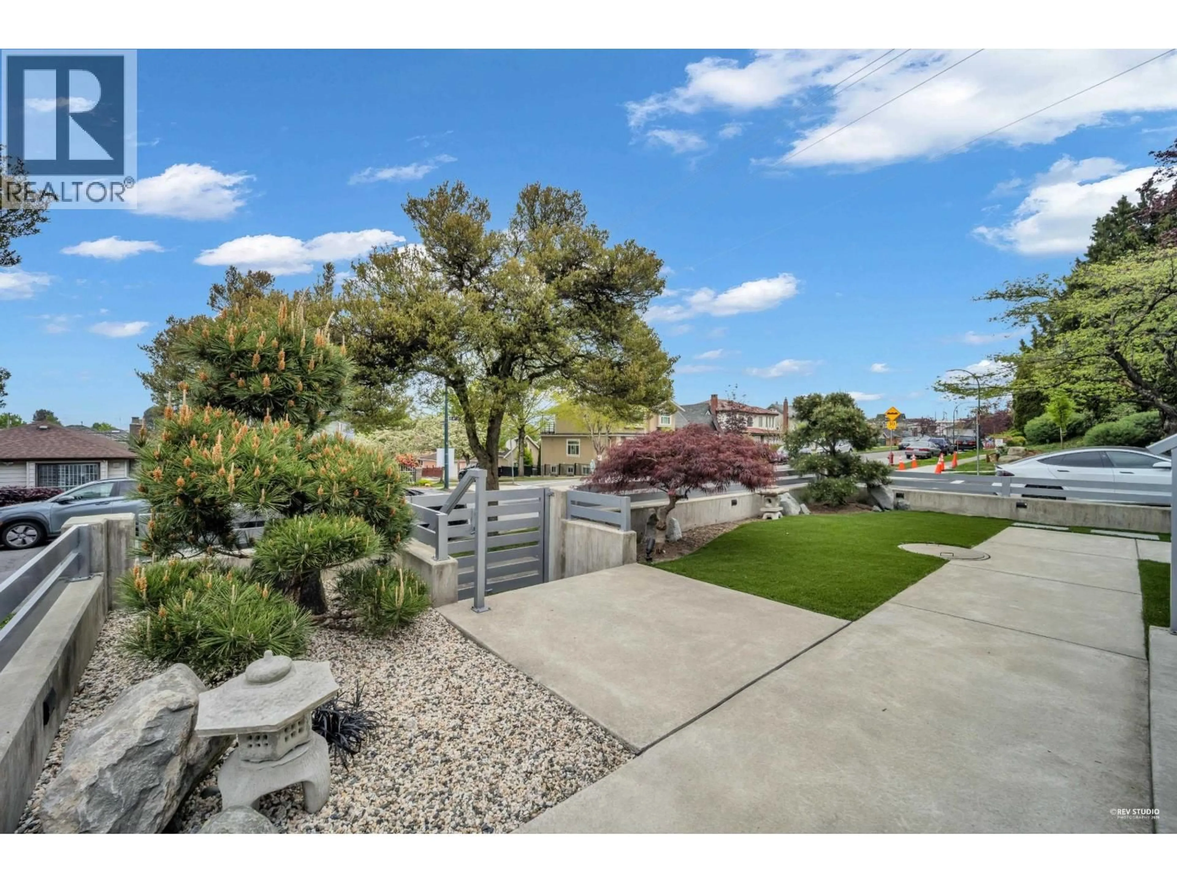A pic from outside/outdoor area/front of a property/back of a property/a pic from drone, water/lake/river/ocean view for 2796 4TH AVENUE, Vancouver British Columbia V5M1K6