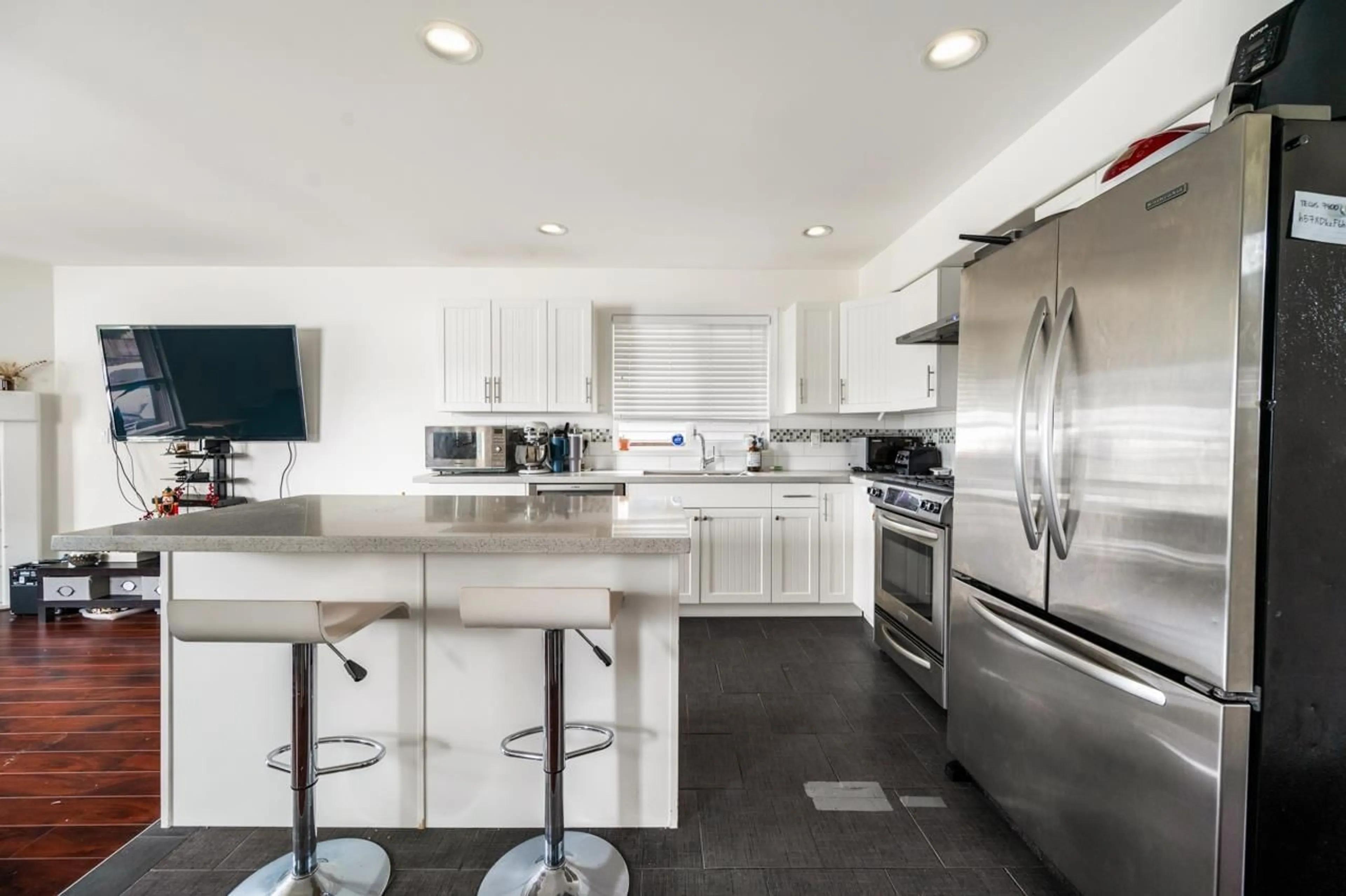 Contemporary kitchen, ceramic/tile floor for 15476 110 AVENUE, Surrey British Columbia V3R0X1