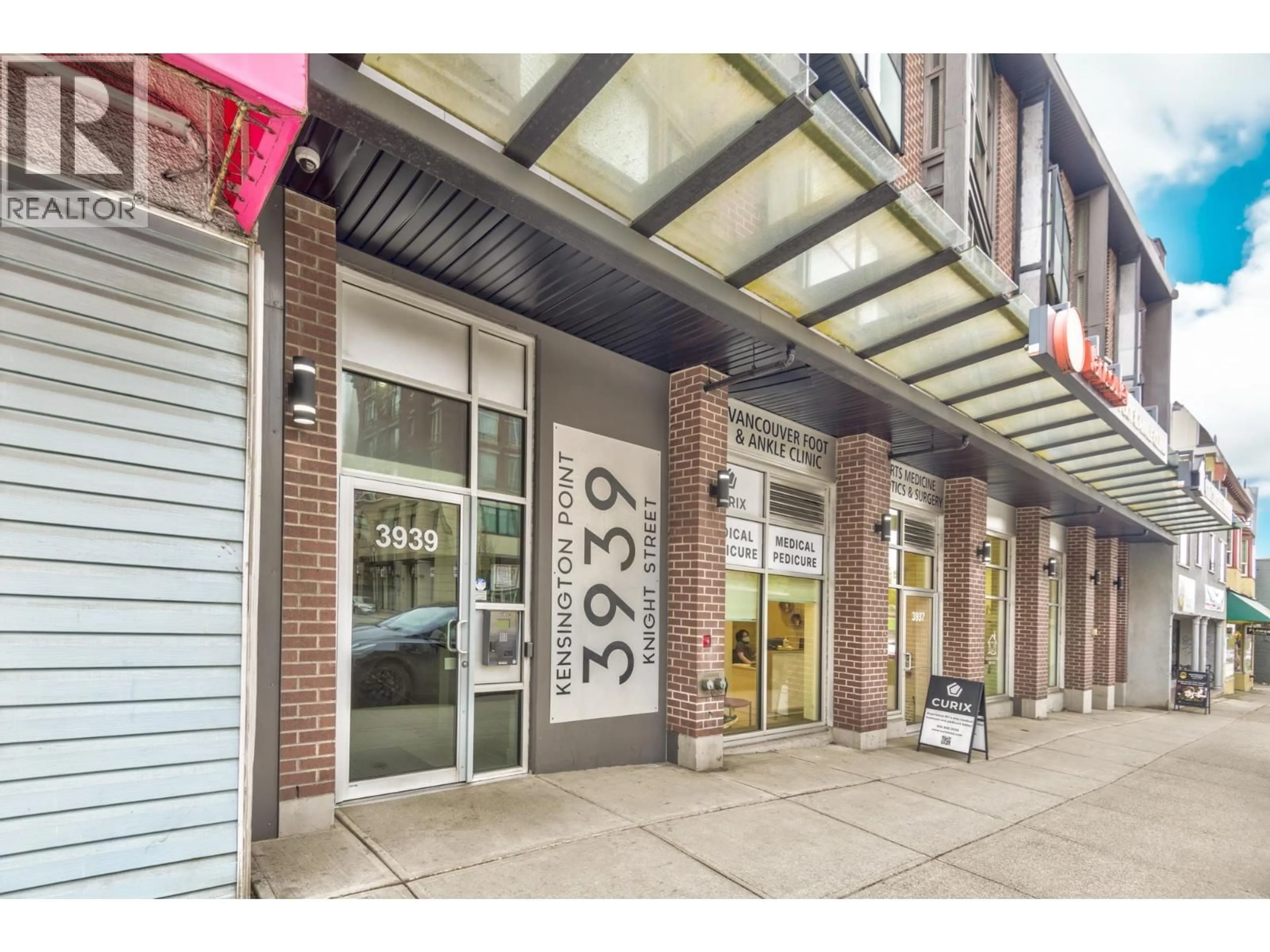 Indoor foyer for 201 - 3939 KNIGHT STREET, Vancouver British Columbia V5N3L8