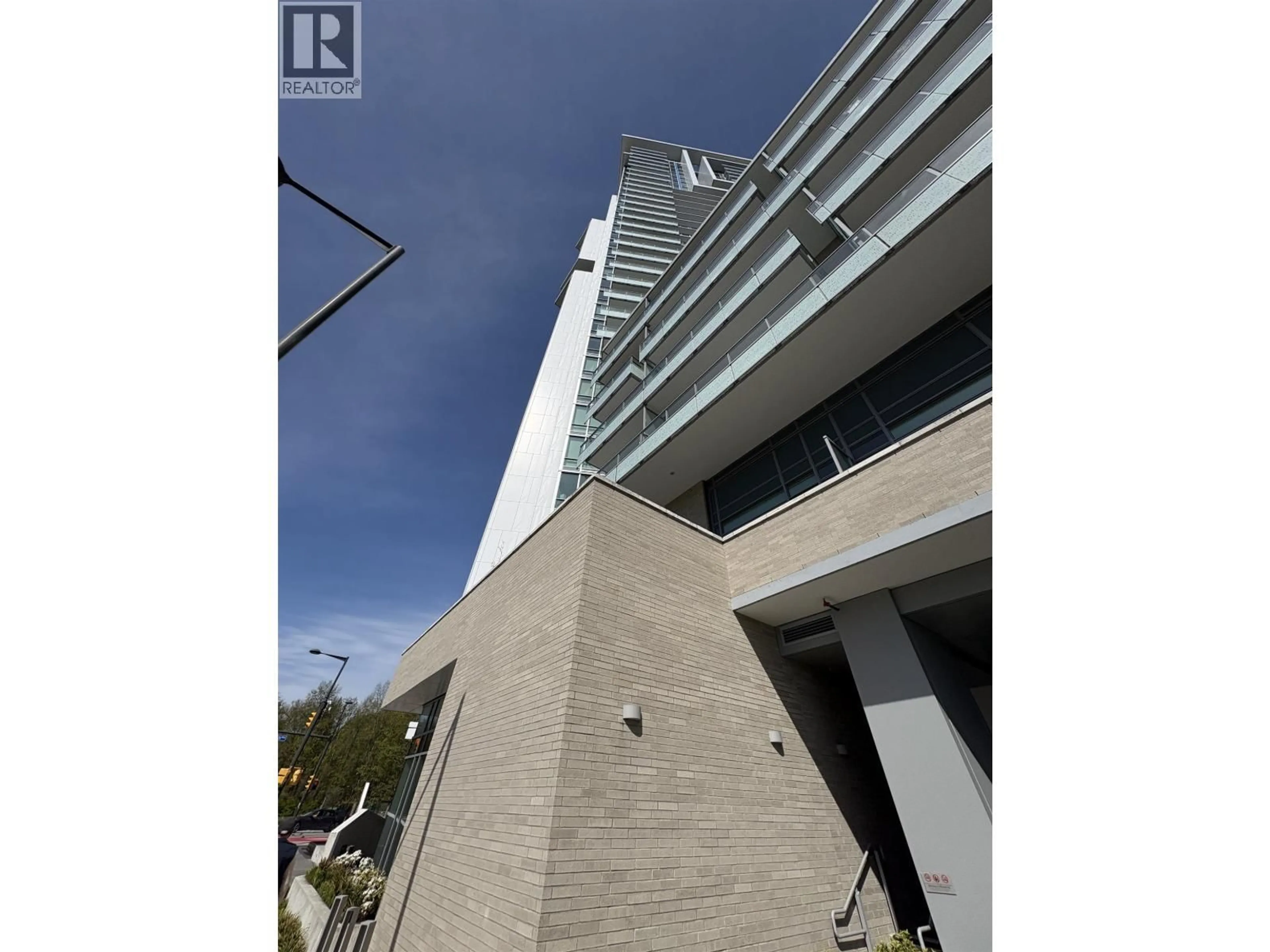 A pic from outside/outdoor area/front of a property/back of a property/a pic from drone, building for 304 - 1500 FERN STREET, North Vancouver British Columbia V7J0E6