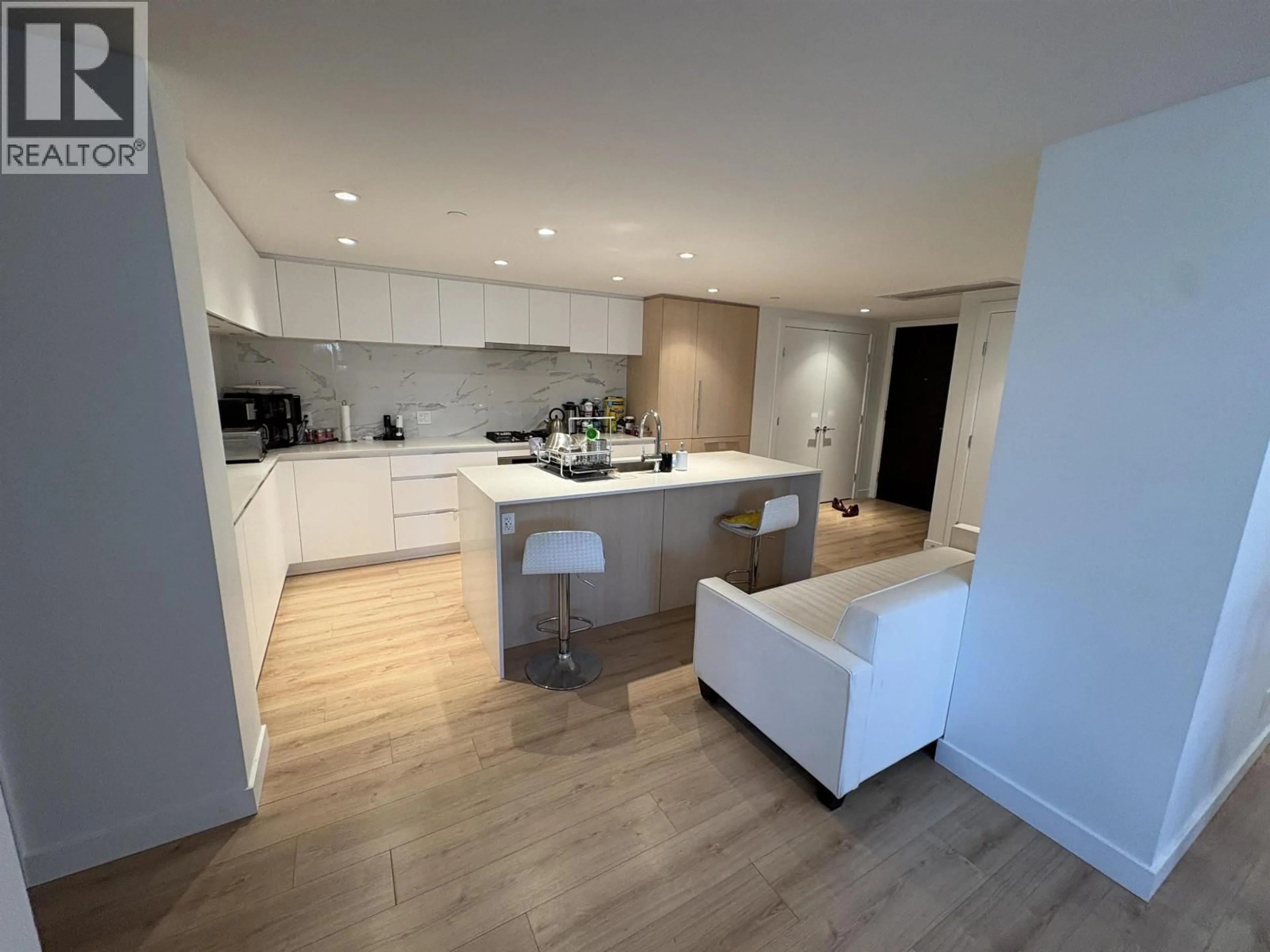 Open concept kitchen, unknown for 304 - 1500 FERN STREET, North Vancouver British Columbia V7J0E6