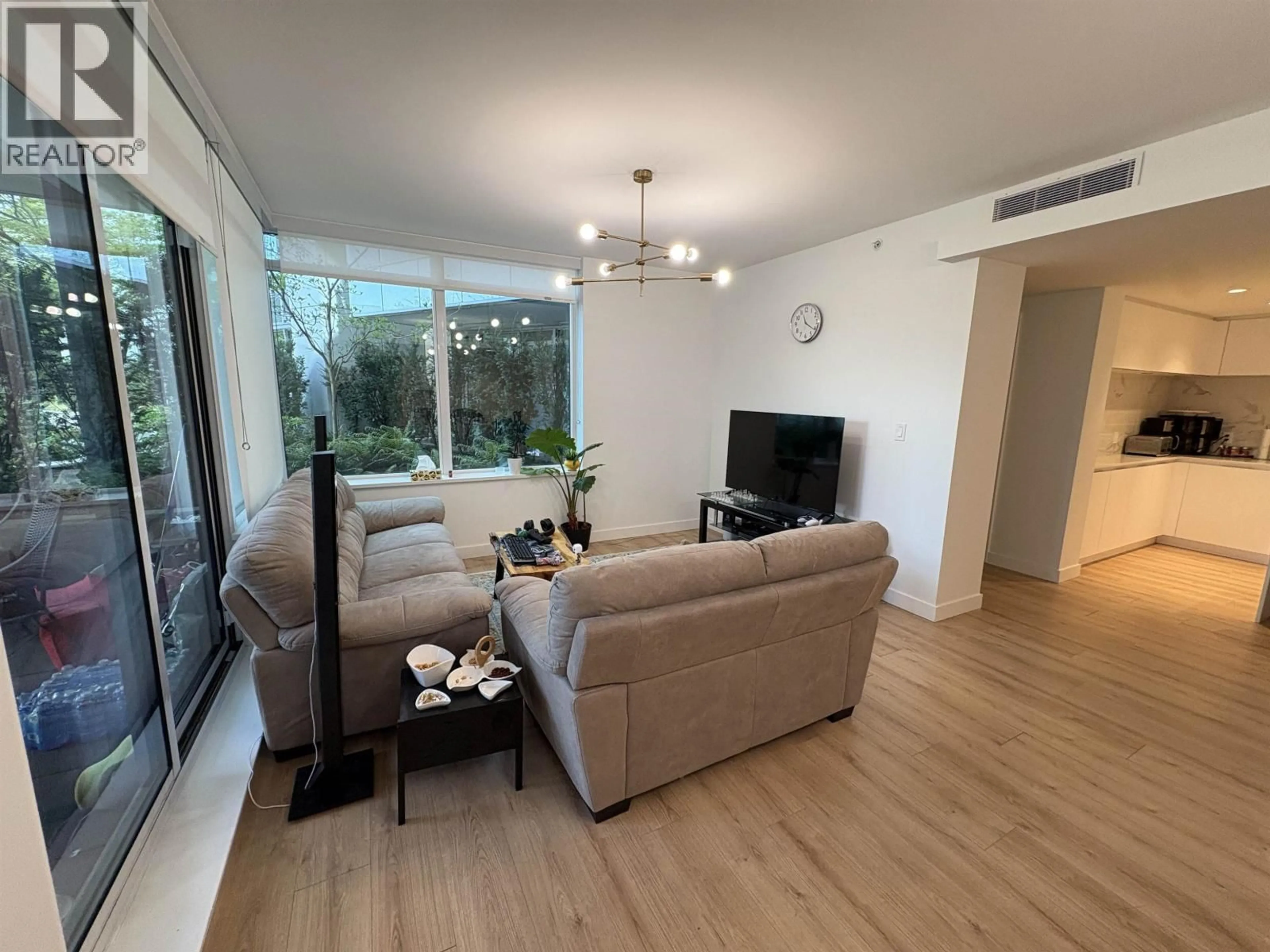Living room with furniture, unknown for 304 - 1500 FERN STREET, North Vancouver British Columbia V7J0E6