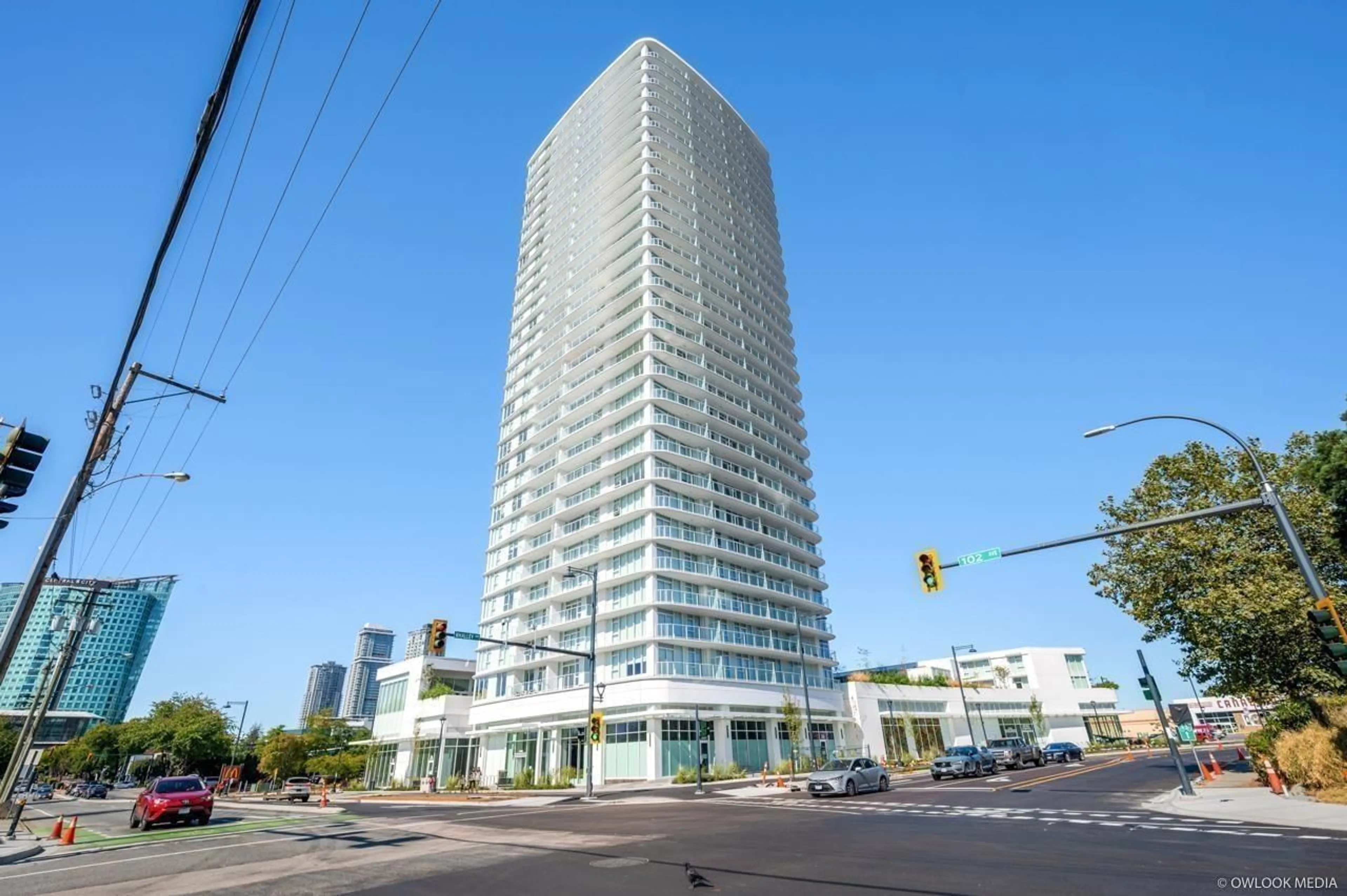 Indoor foyer for 1108 - 13685 102 AVENUE, Surrey British Columbia V3T1N7