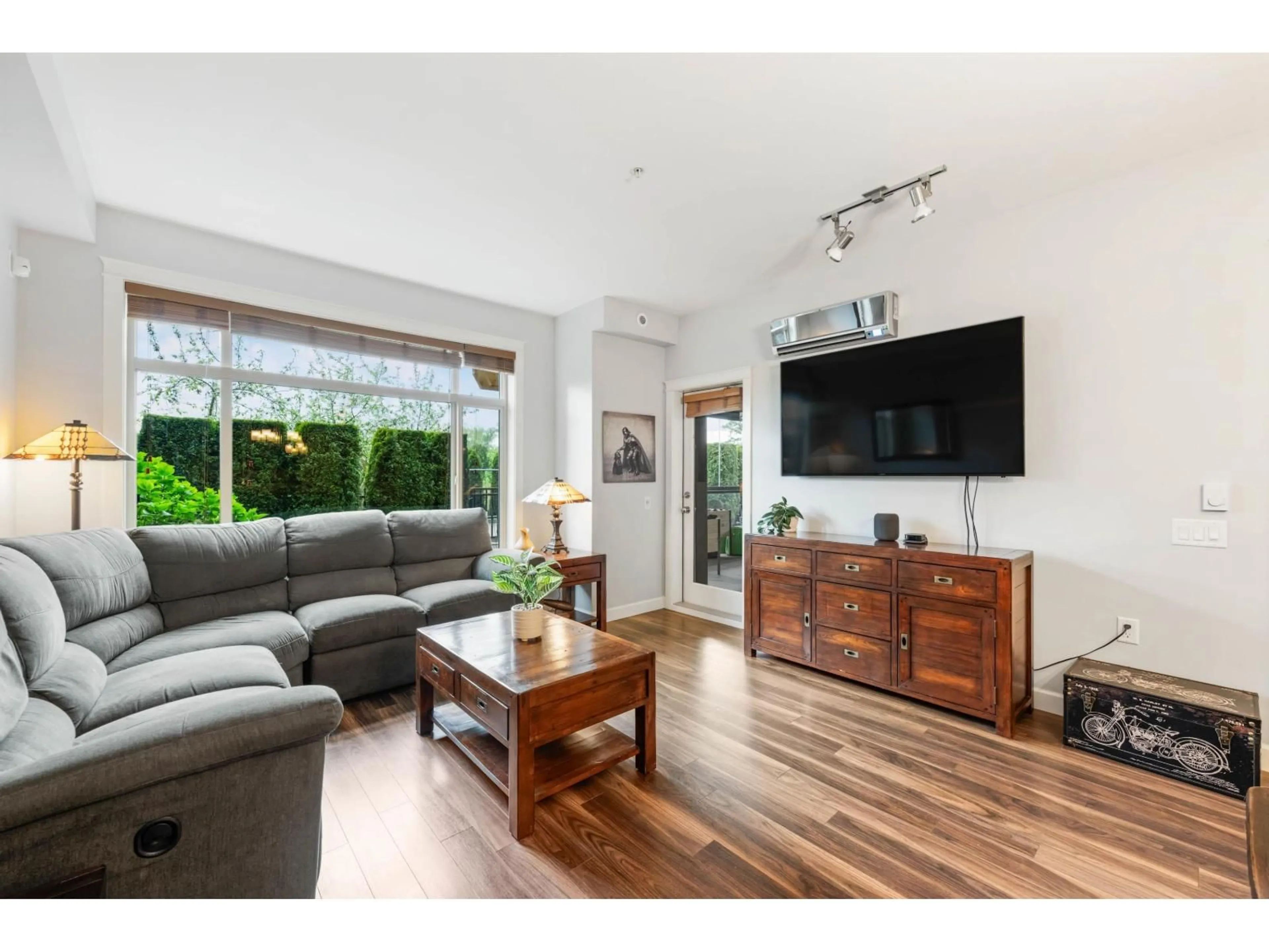 Living room with furniture, wood/laminate floor for 133 - 8157 207 STREET, Langley British Columbia V2Y0V3