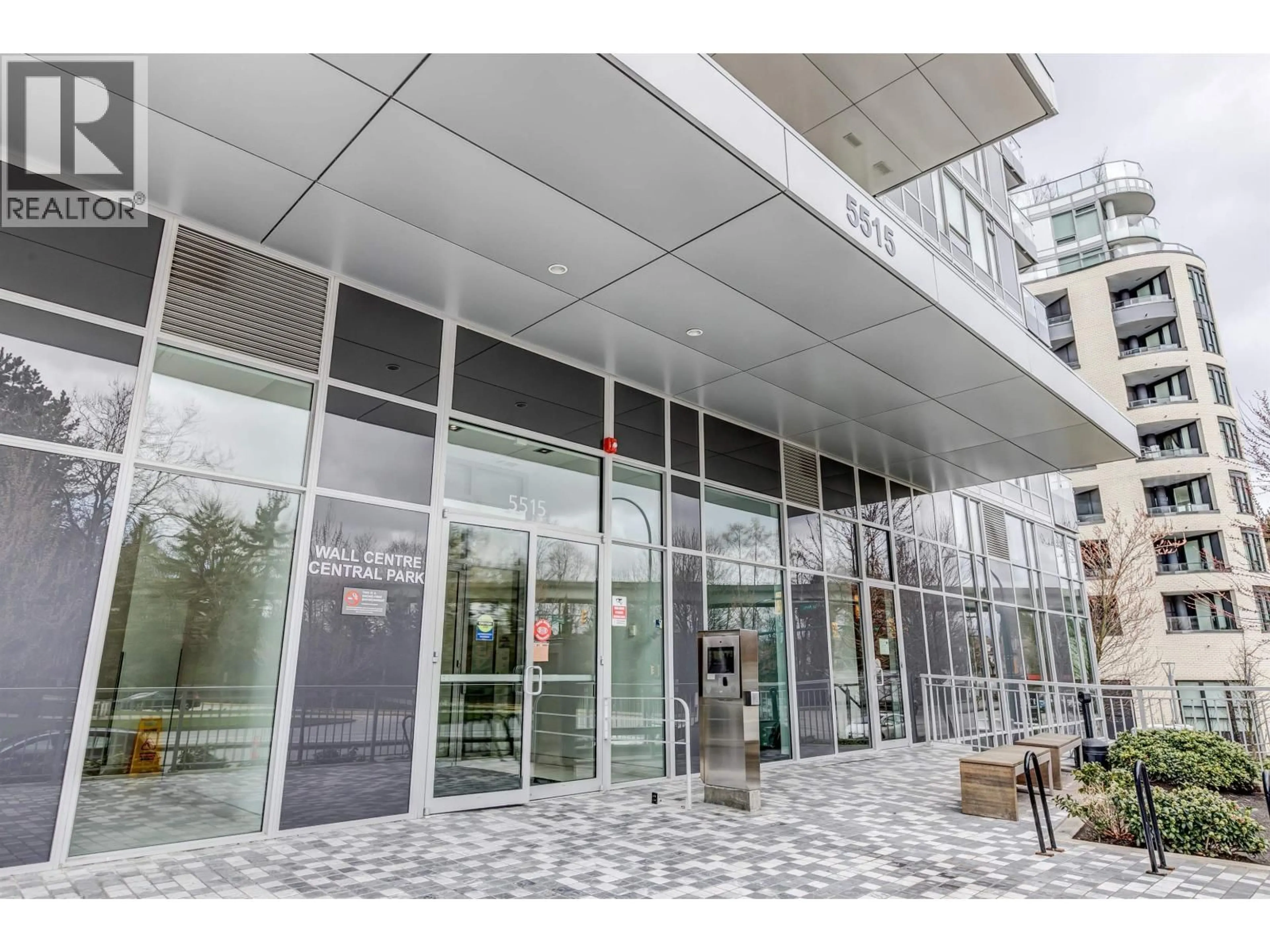 Indoor foyer for 652 - 5515 BOUNDARY ROAD, Vancouver British Columbia V5R0E5