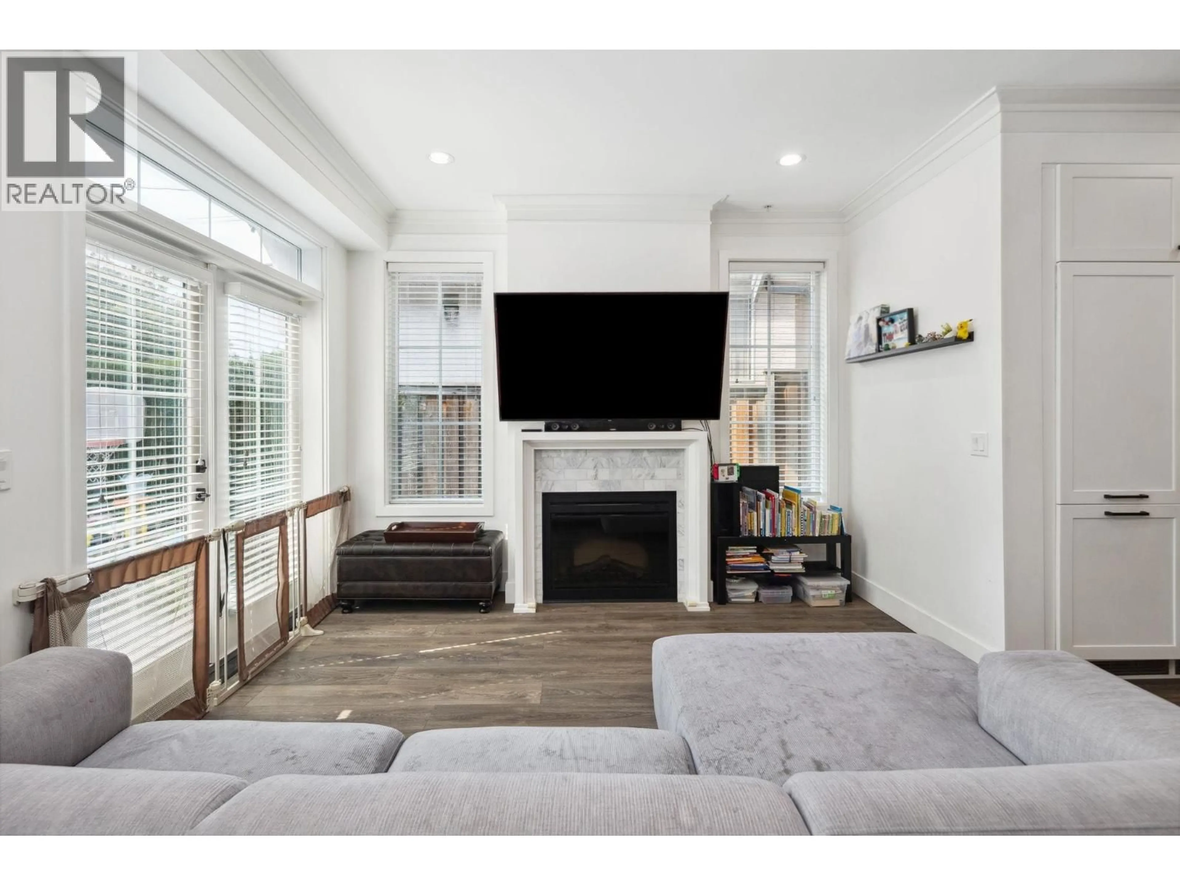 Unknown for 352 62ND AVENUE, Vancouver British Columbia V5X2E3