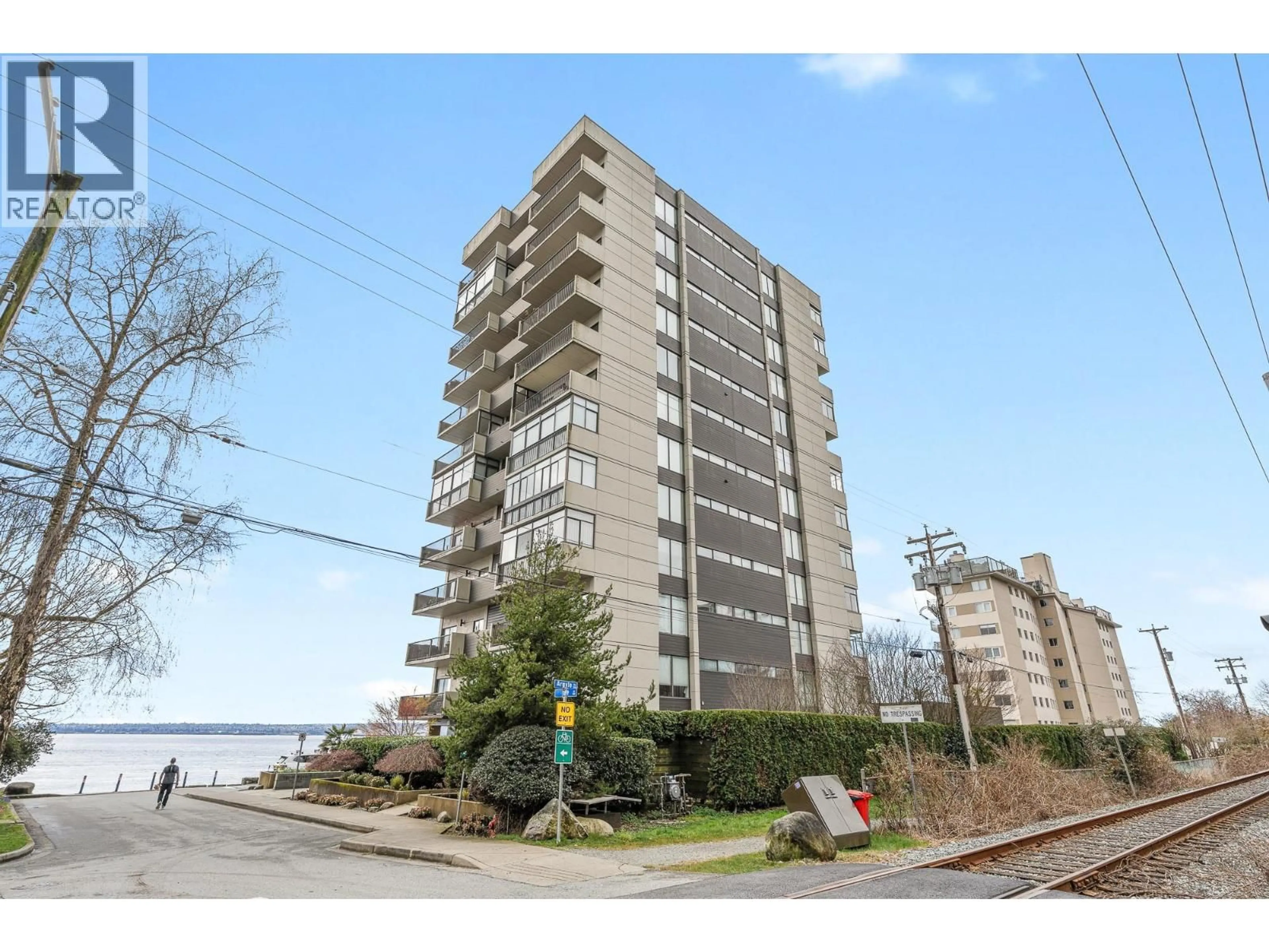 Unknown for 3W - 111 18TH STREET, West Vancouver British Columbia V7V3V3