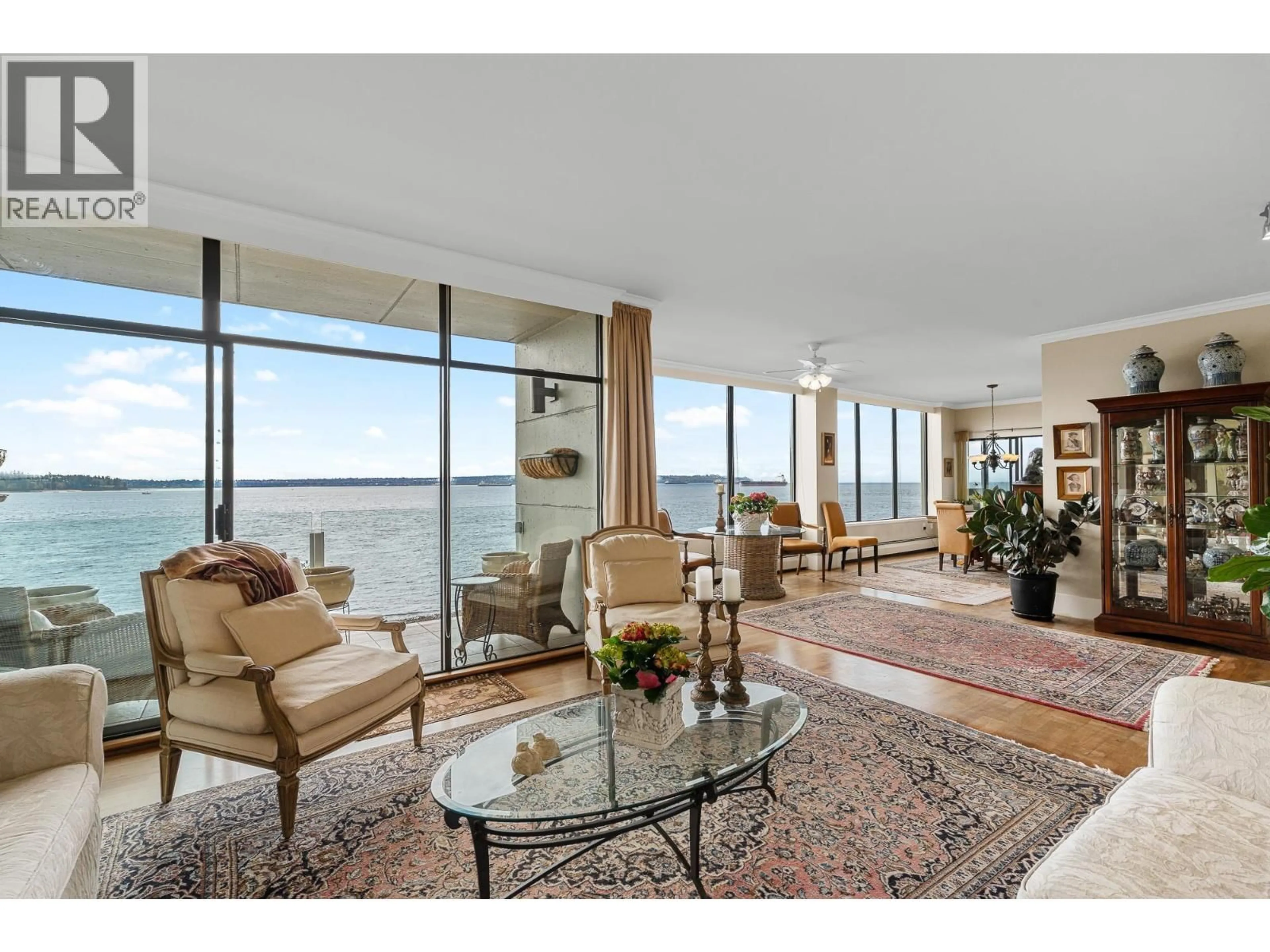 Living room with furniture, unknown for 3W - 111 18TH STREET, West Vancouver British Columbia V7V3V3