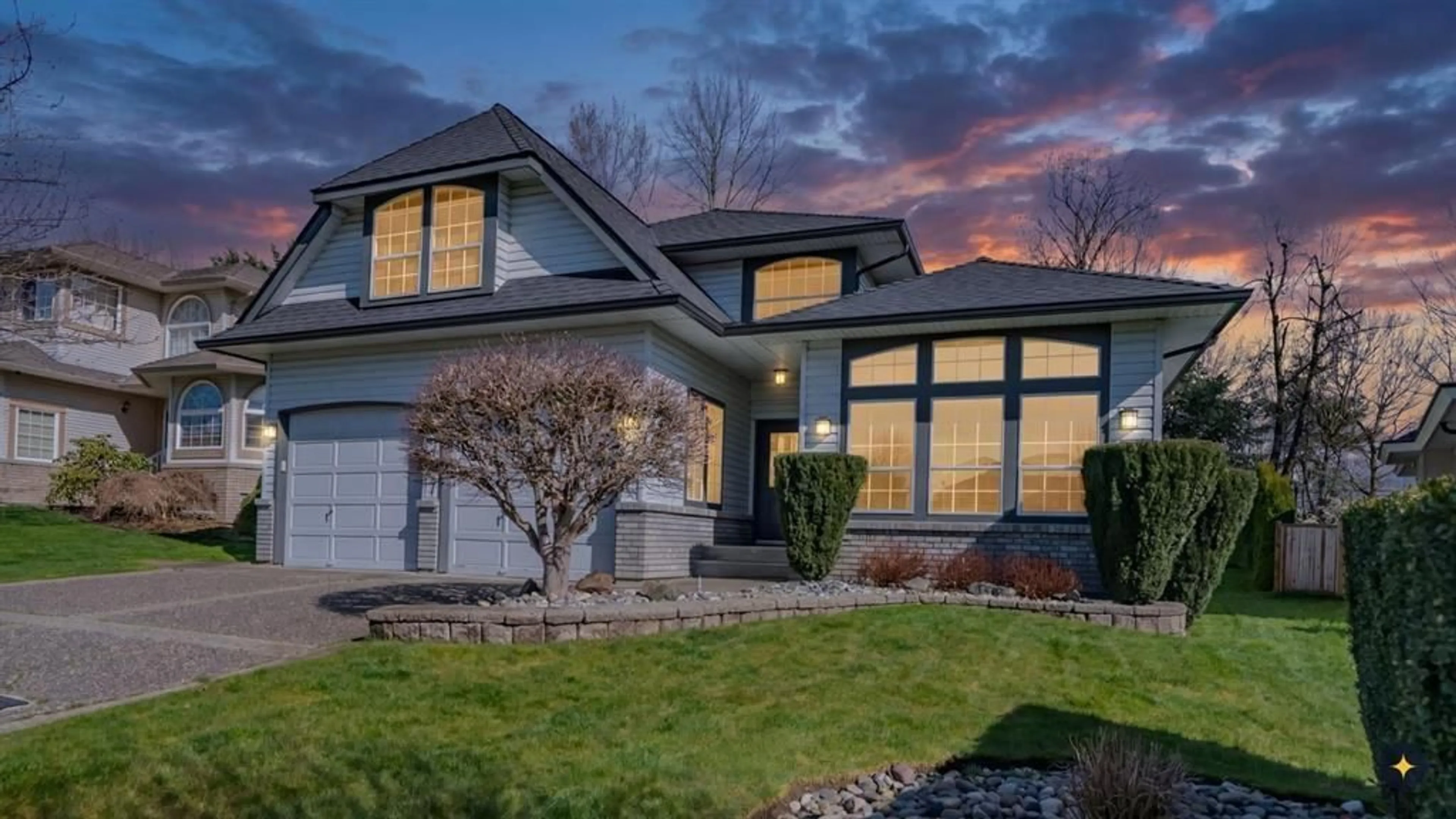 Home with vinyl exterior material, street for 2977 SOUTHERN CRESCENT, Abbotsford British Columbia V2T5H8