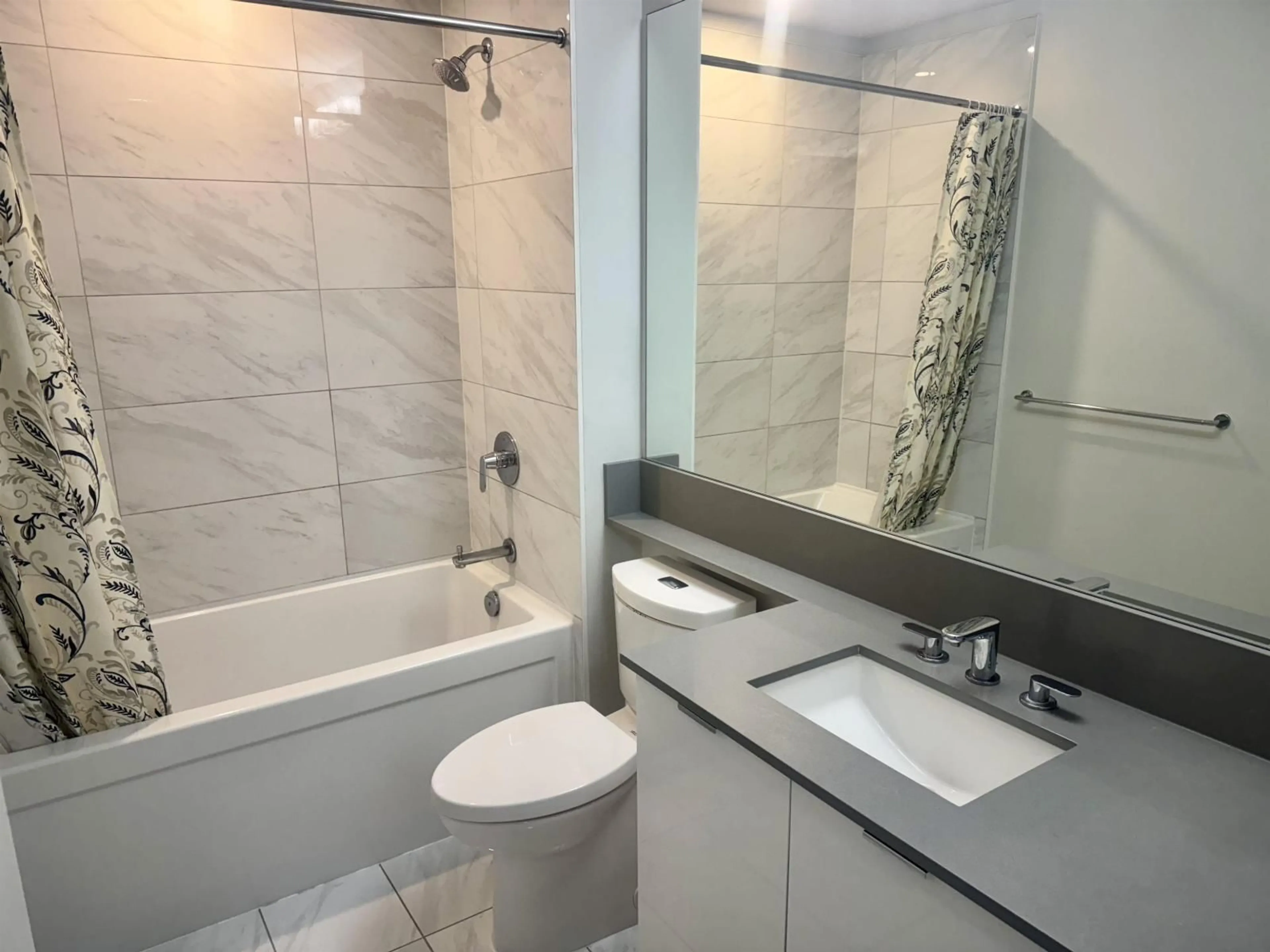 Standard bathroom, ceramic/tile floor for 304 - 31158 WESTRIDGE PLACE, Abbotsford British Columbia V2T0K5