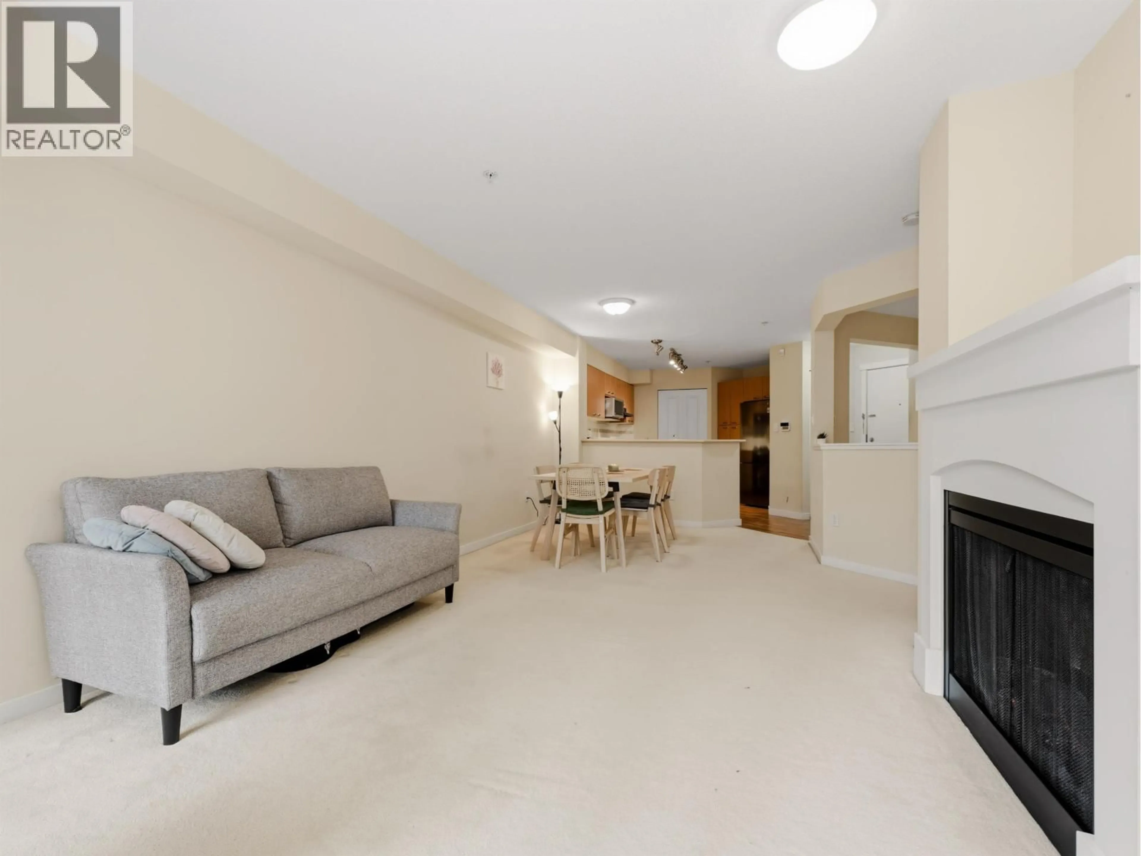 Living room with furniture, unknown for 306 - 2958 SILVER SPRINGS BOULEVARD, Coquitlam British Columbia V3E3R9