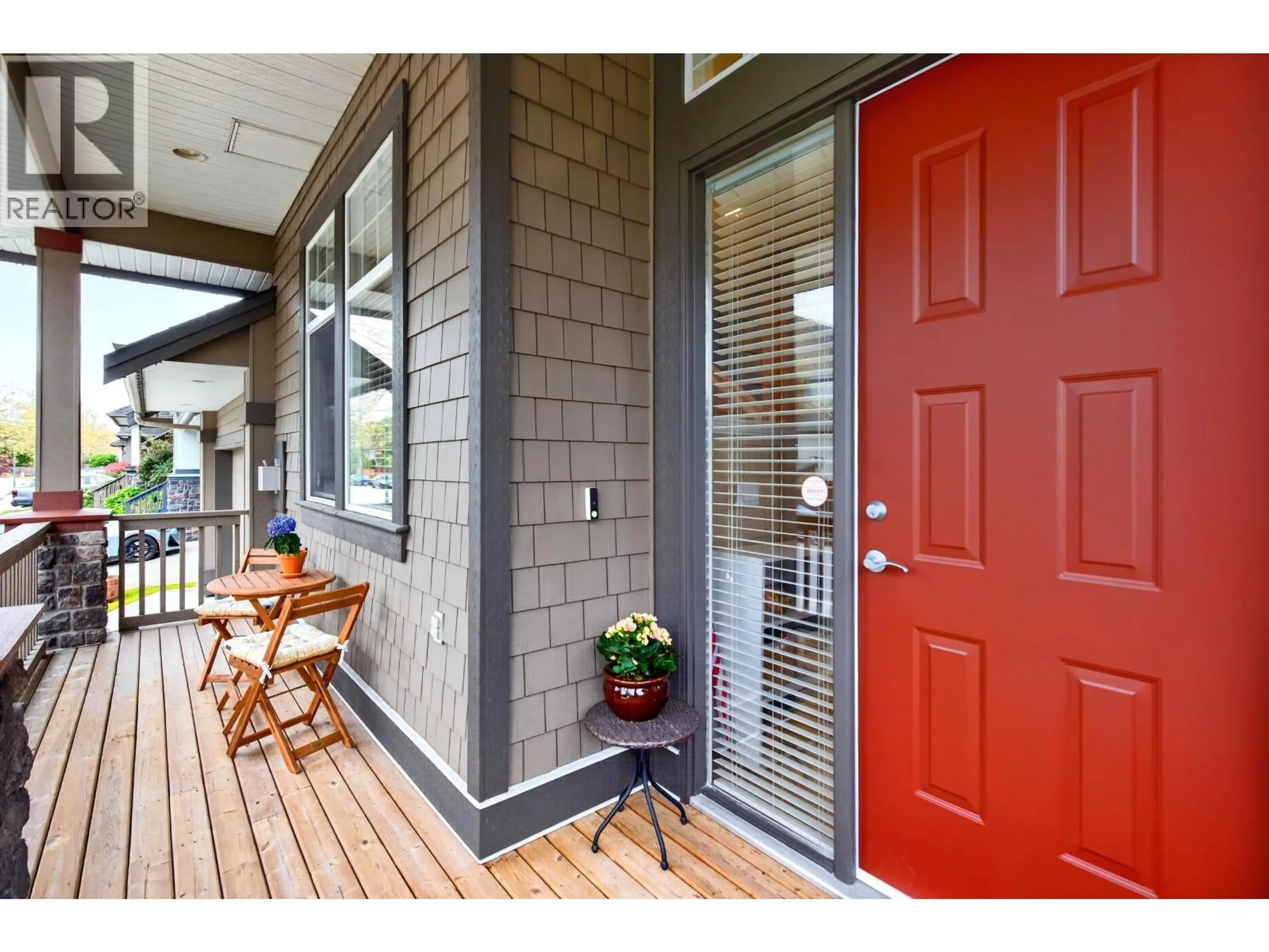 Indoor entryway for 19650 ALOUETTE BOULEVARD, Pitt Meadows British Columbia V3Y2V8