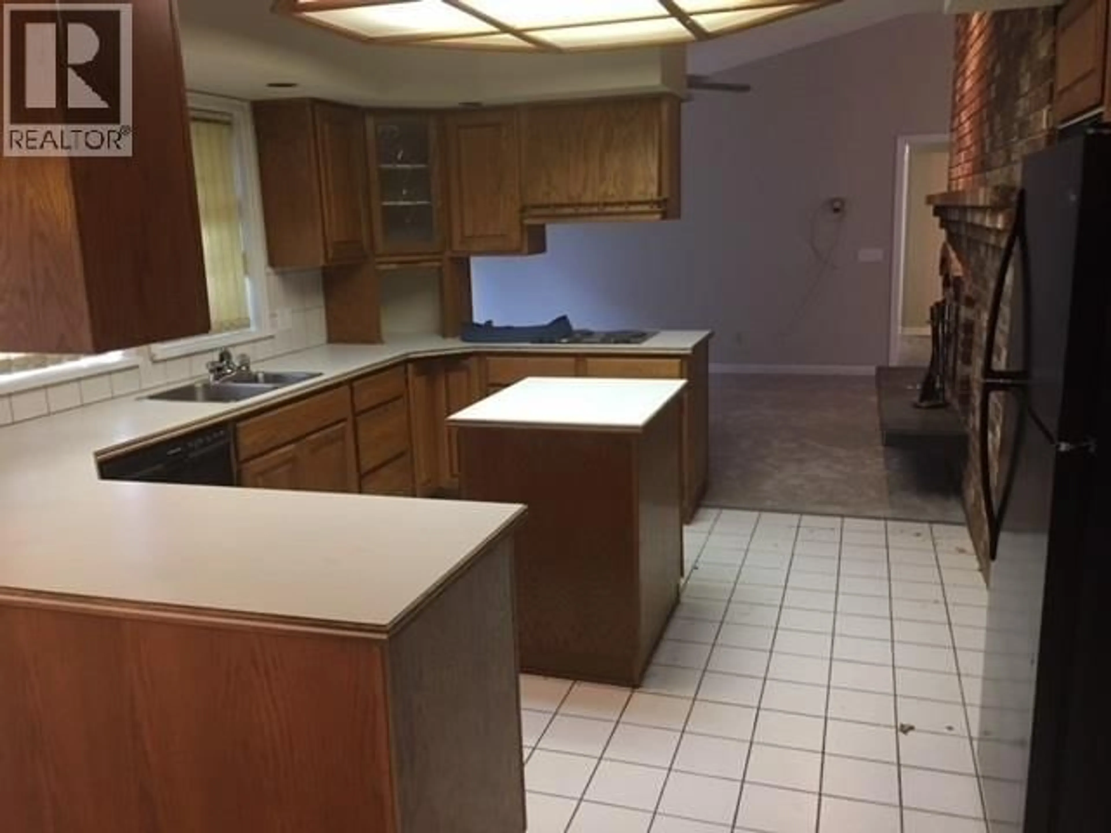 Standard kitchen, ceramic/tile floor for 8180 HEATHER STREET, Richmond British Columbia V6Y2R1