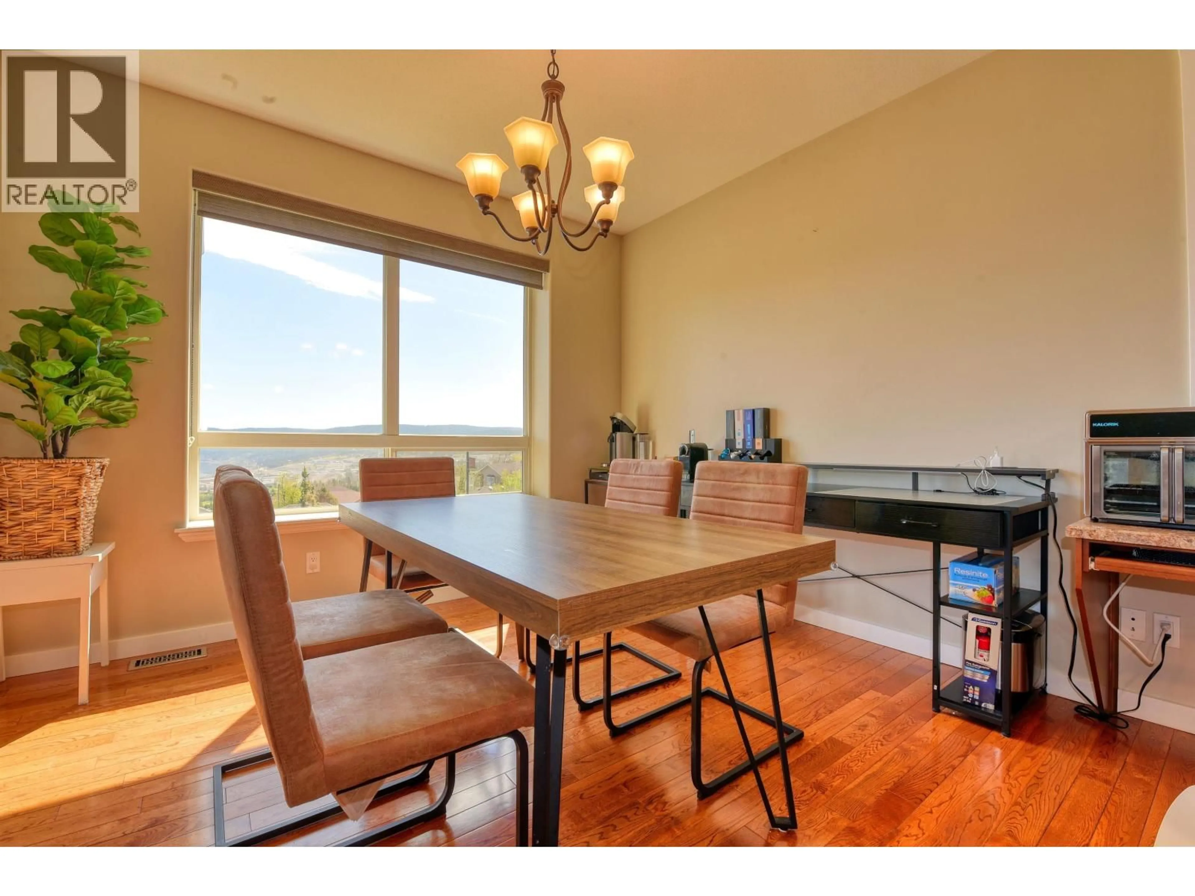 Dining room, wood/laminate floor for 324 MANDARINO PLACE, Williams Lake British Columbia V2G5J1