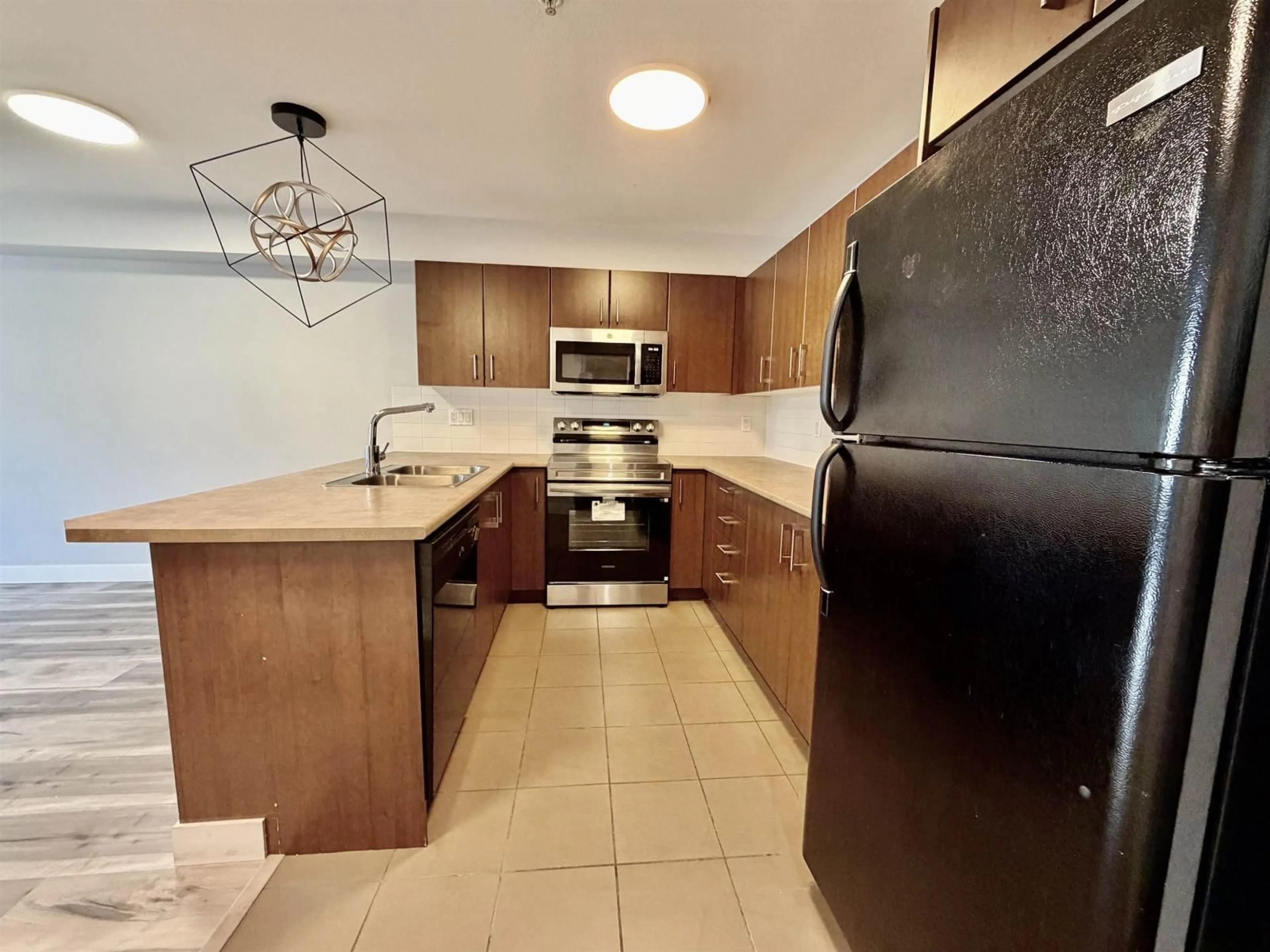 Standard kitchen, unknown for 214 - 45555 YALE ROAD, Chilliwack British Columbia V2P0A9
