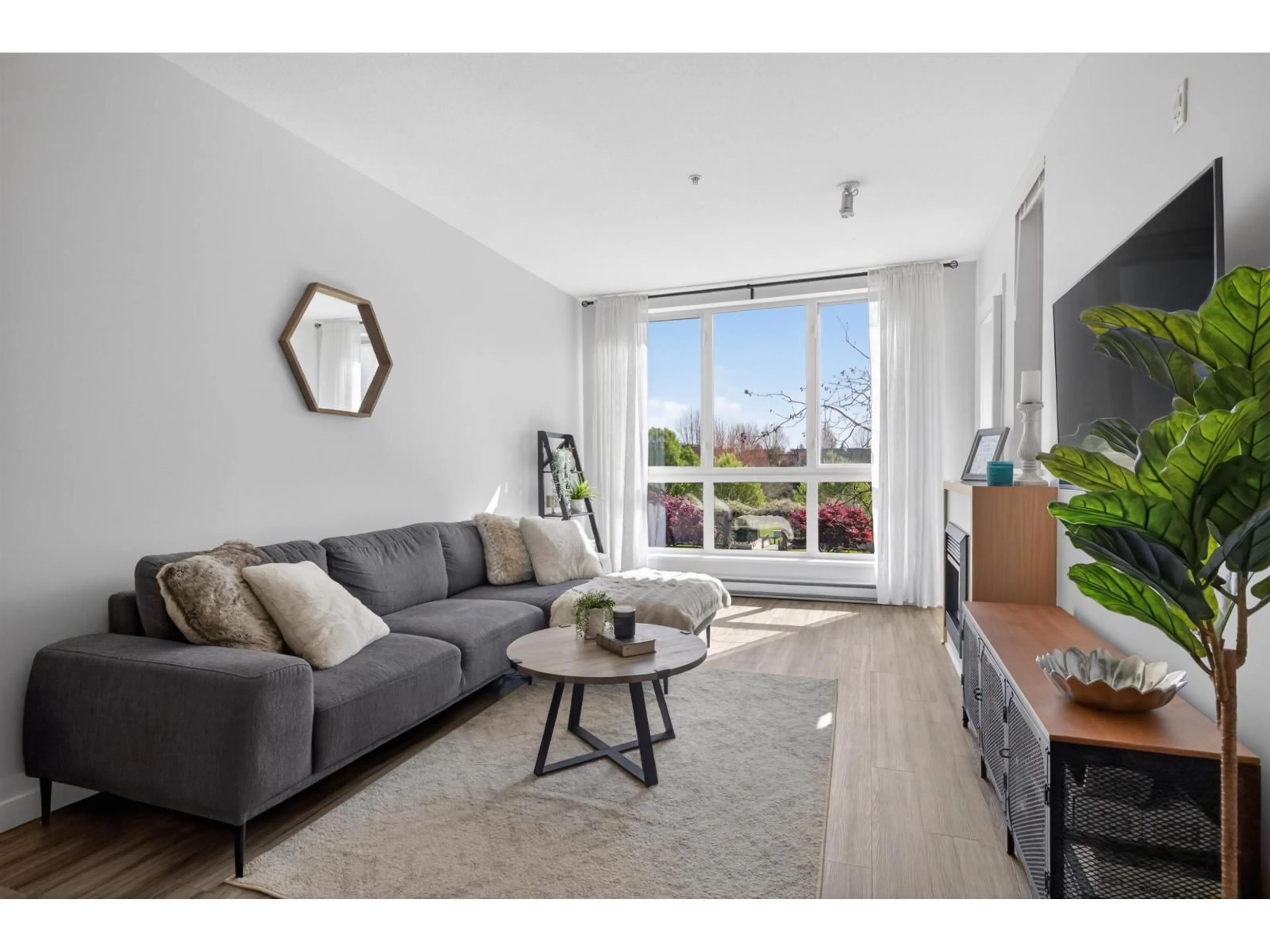 Living room with furniture, unknown for 329 - 15918 26 AVENUE, Surrey British Columbia V3Z5K3