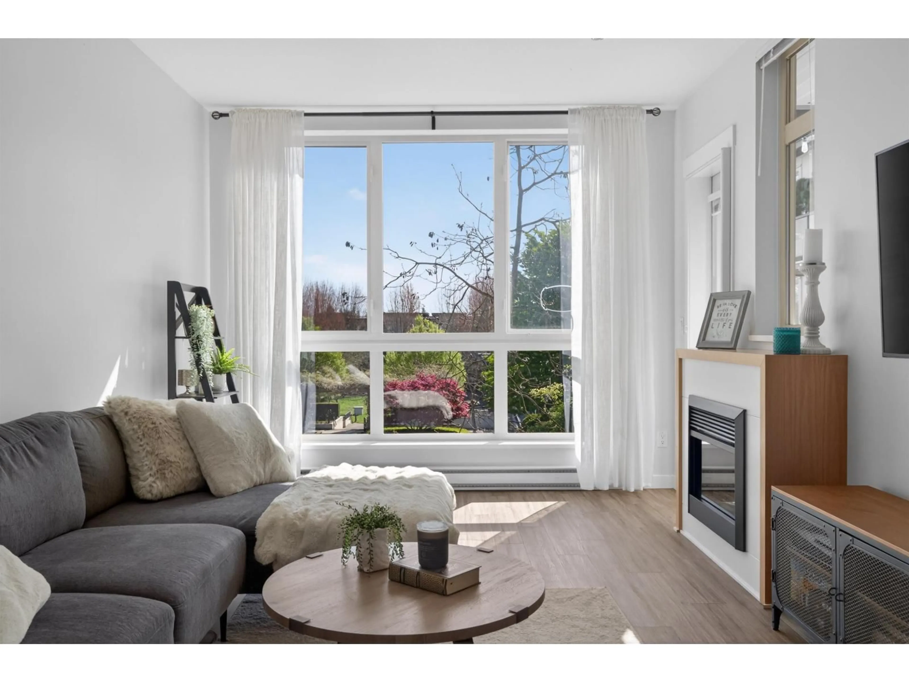 Living room with furniture, wood/laminate floor for 329 - 15918 26 AVENUE, Surrey British Columbia V3Z5K3