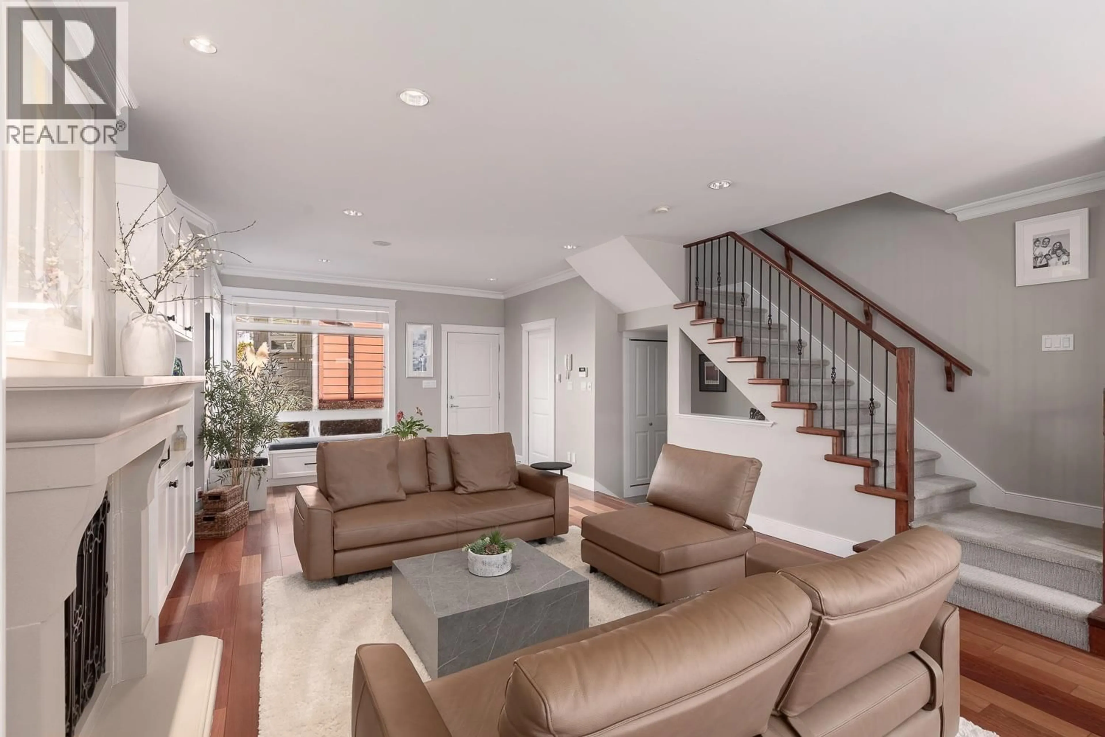 Living room with furniture, unknown for 227 17 STREET, North Vancouver British Columbia V7L2V8