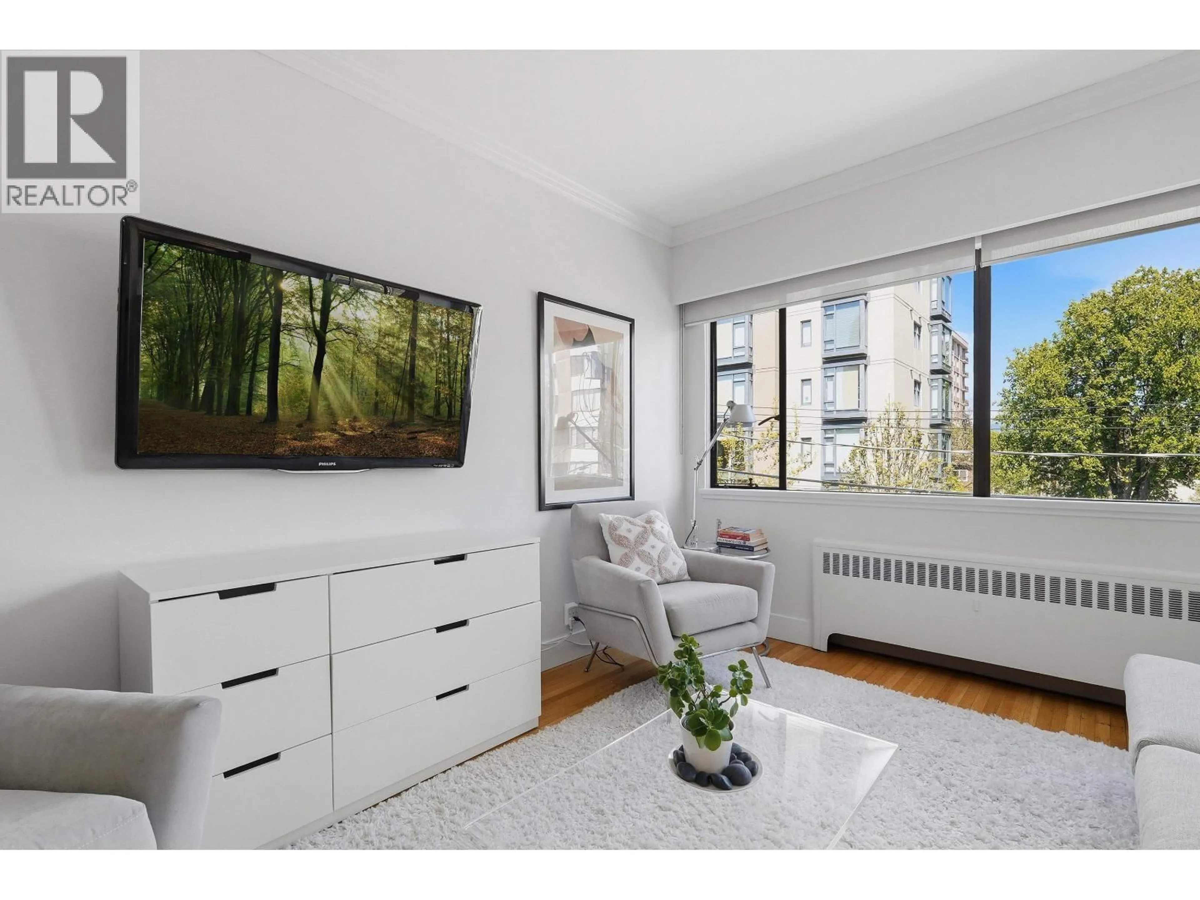 Living room with furniture, wood/laminate floor for 8 - 2255 40TH AVENUE, Vancouver British Columbia V6M1W7